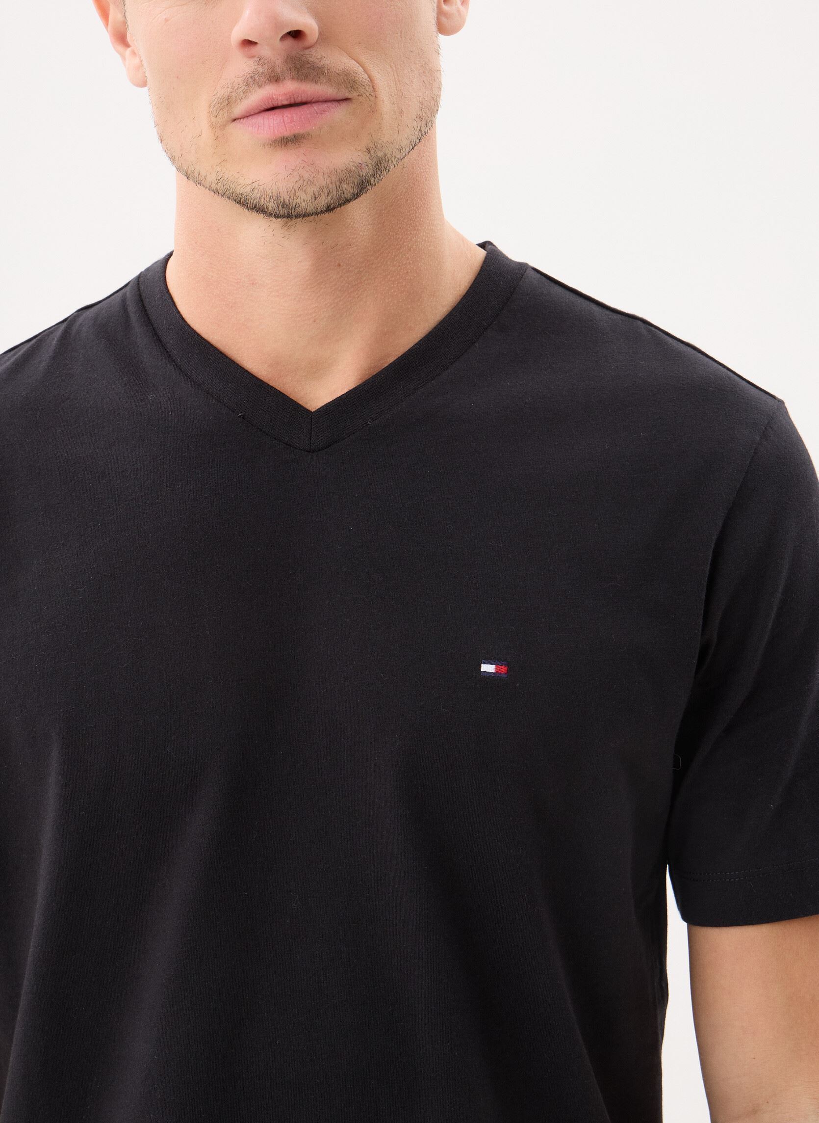 Tee-shirts manches courtes Essential V-Neck Tee homme noir Tommy Hilfiger Tee-shirts manches courtes Essential V-Neck Tee homme noir BLACK