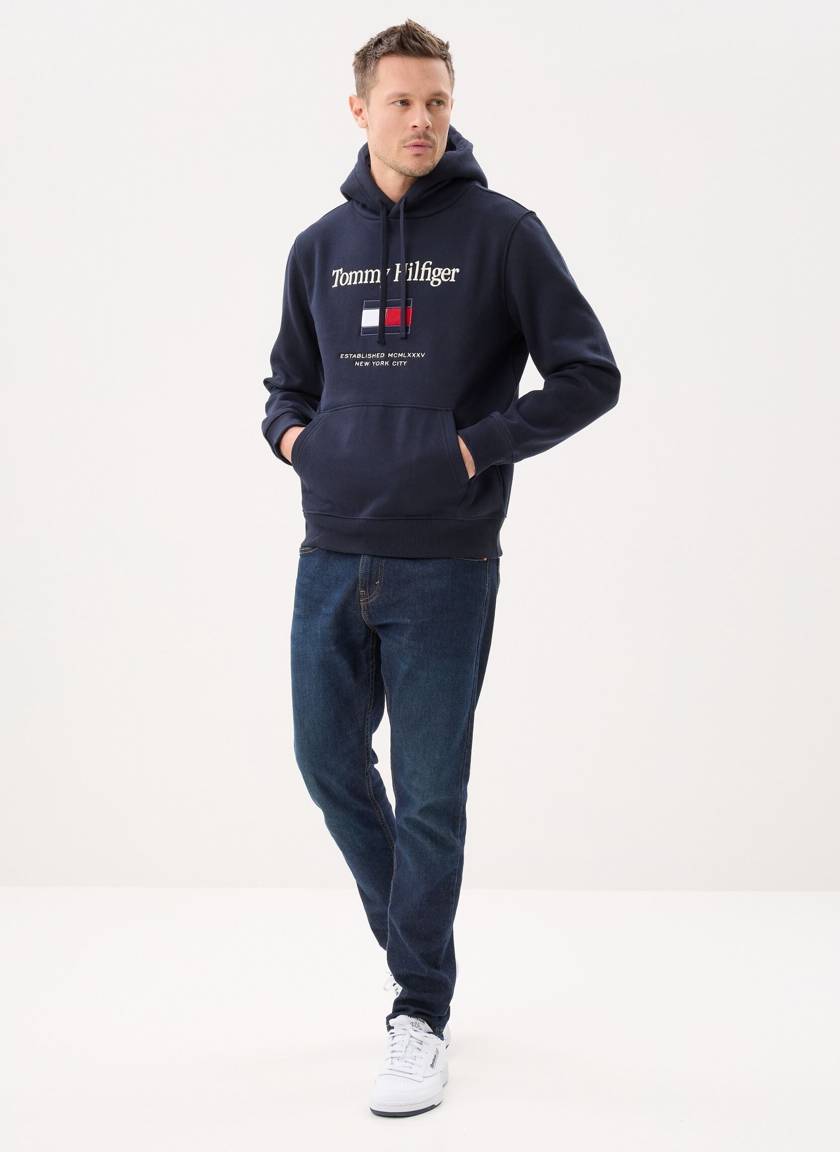 Hoodies Tommy Embro Flag Hoo heren blauw Tommy Hilfiger Hoodies Tommy Embro Flag Hoo heren blauw DESERT SKY