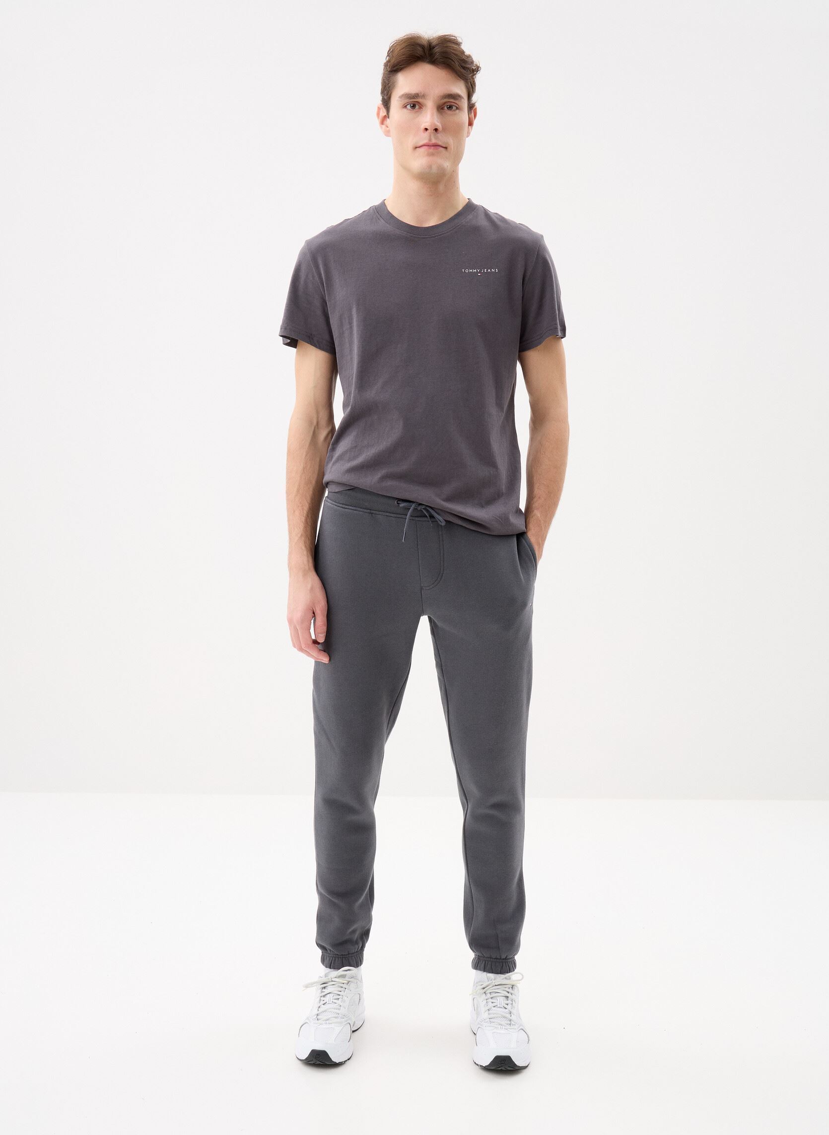 Joggingbroeken Tjm Slim S Flag Swea heren grijs Tommy Jeans Joggingbroeken Tjm Slim S Flag Swea heren grijs WASHED BLACK