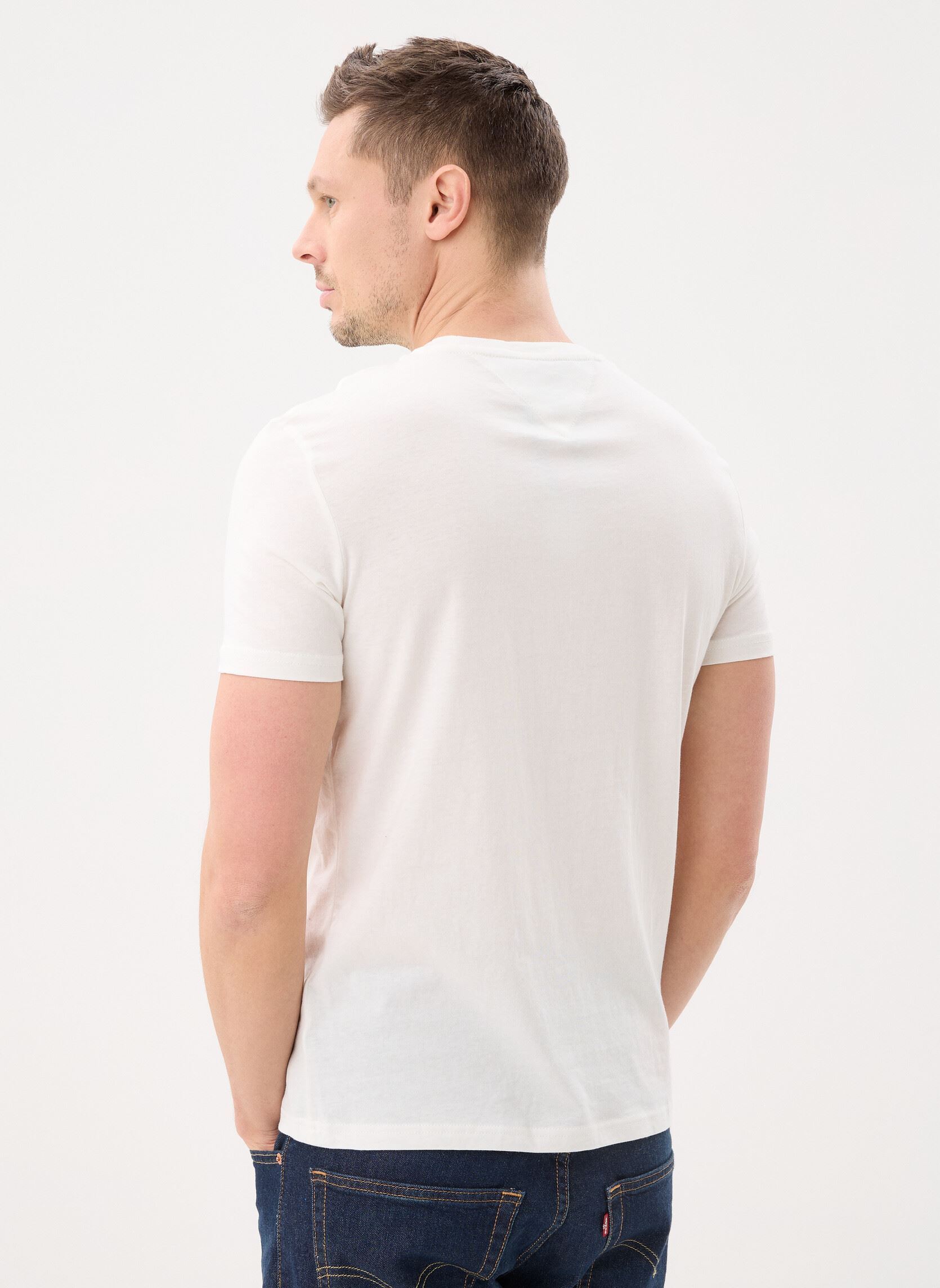 Tee-shirts manches courtes Tjm Xslim 3Pack Tee homme multicolore Tommy Jeans Tee-shirts manches courtes Tjm Xslim 3Pack Tee homme multicolore DNN / ANCIENT WHITE/ LT HORI B