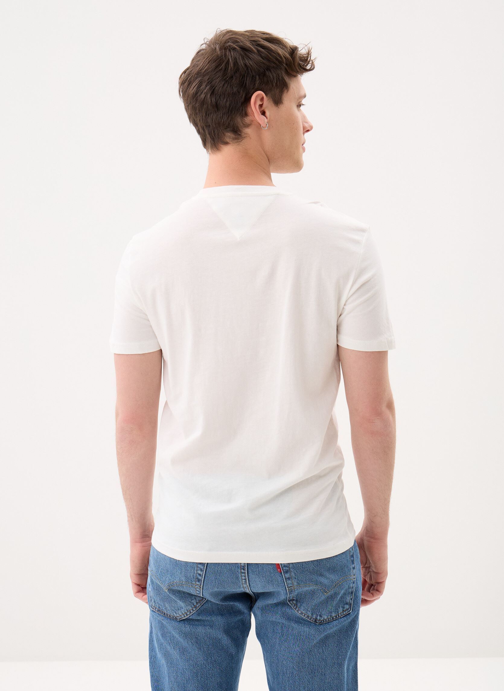 T-shirts met korte mouwen Tjm Xslim 3Pack Tee heren wit Tommy Jeans T-shirts met korte mouwen Tjm Xslim 3Pack Tee heren wit ECRU / DARK NIGHT NAVY / RED A