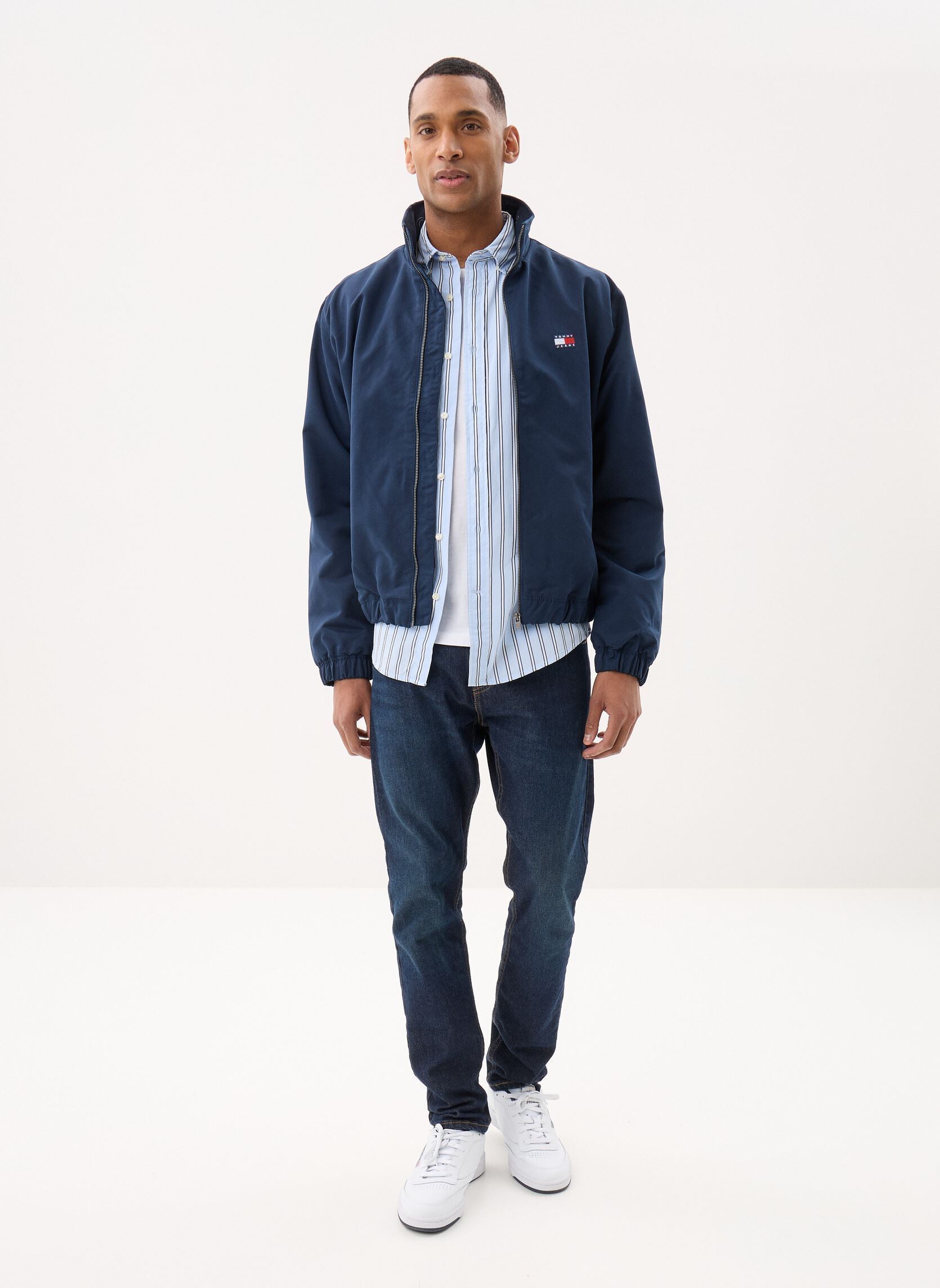 Blousons Tjm Essential Jacket DM0DM22720 homme bleu Tommy Jeans Blousons Tjm Essential Jacket DM0DM22720 homme bleu DARK NIGHT NAVY