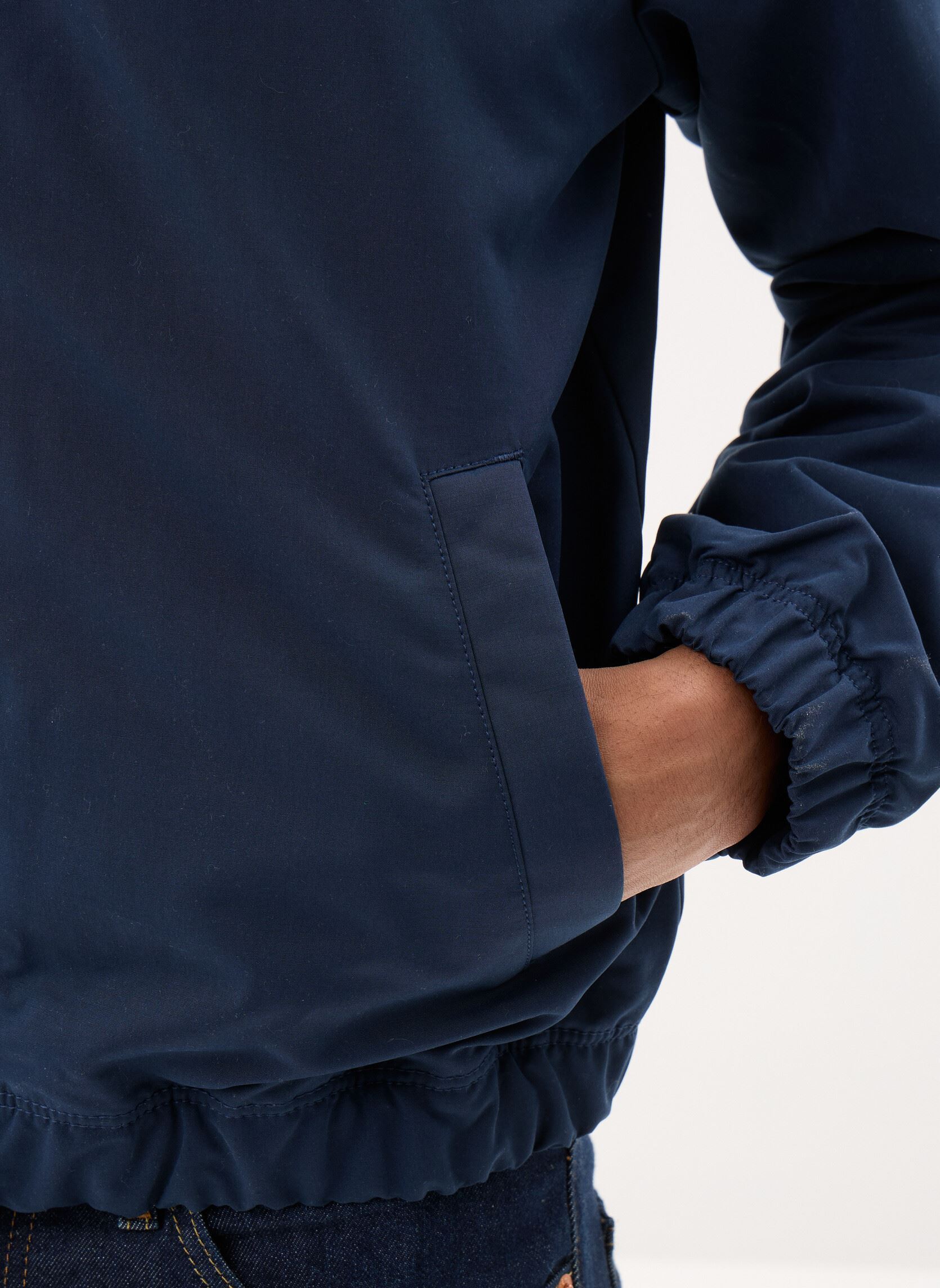 Blousons Tjm Essential Jacket DM0DM22720 homme bleu Tommy Jeans Blousons Tjm Essential Jacket DM0DM22720 homme bleu DARK NIGHT NAVY