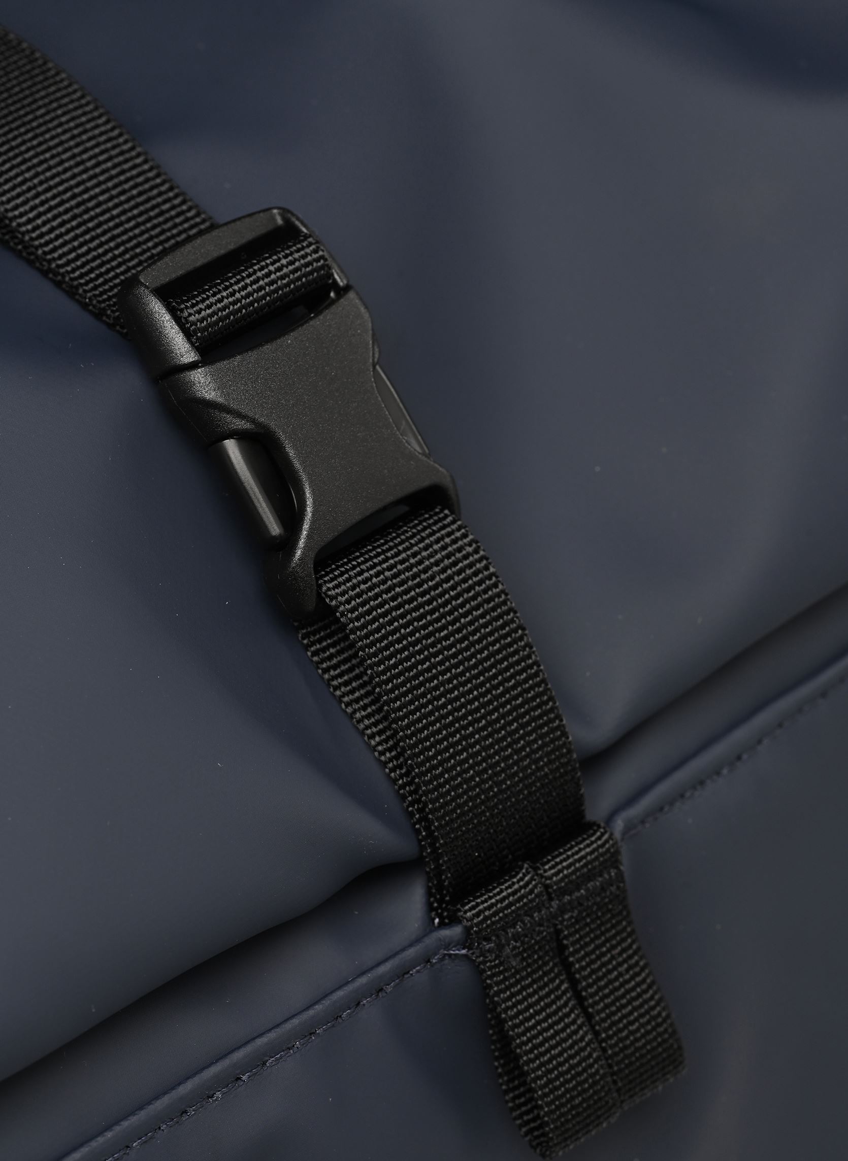 Rugtassen Stream Slim Rolltop L blauw SANDQVIST Rugtassen Stream Slim Rolltop L blauw Navy