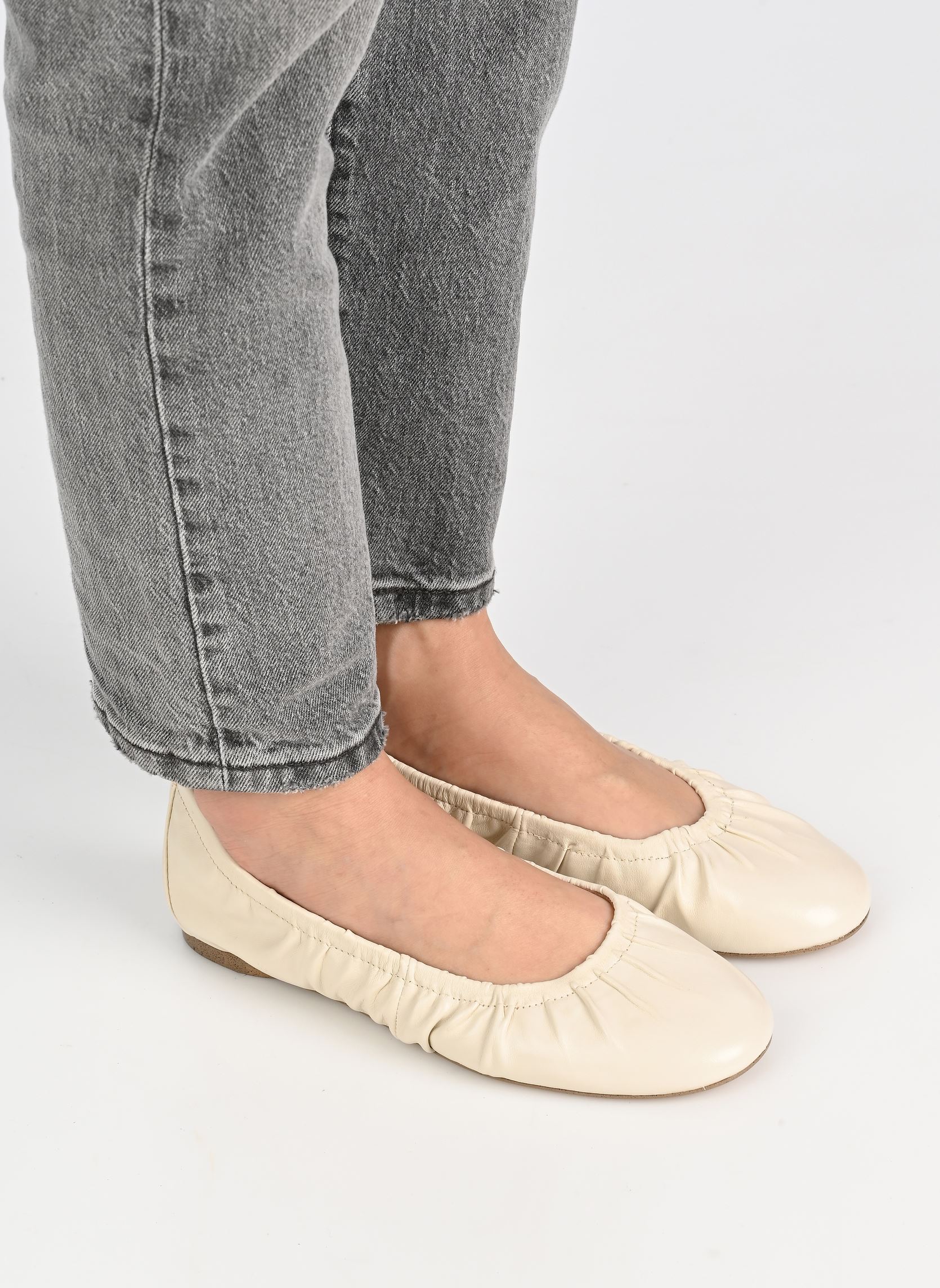 Ballerines classiques 22136-46 femme blanc Tamaris Ballerines classiques 22136-46 femme blanc OFFWHITE