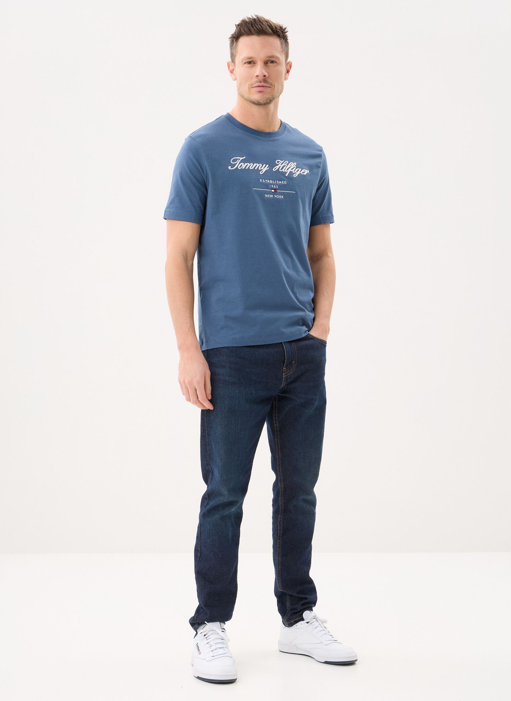 T-shirts met korte mouwen Script Logo Tee heren blauw Tommy Hilfiger T-shirts met korte mouwen Script Logo Tee heren blauw AEGEAN SEA