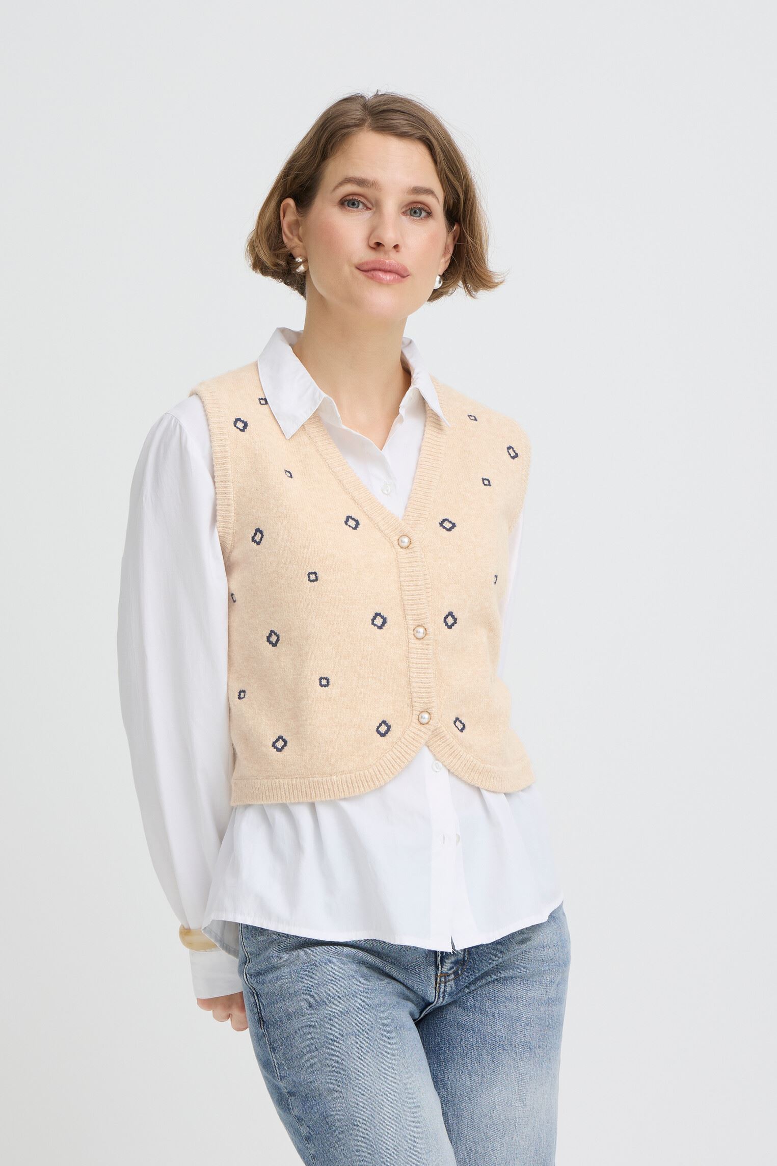 Vesten Bynadika Emb Vest dames beige B-Young Vesten Bynadika Emb Vest dames beige Oyster Gray Geometric Emb