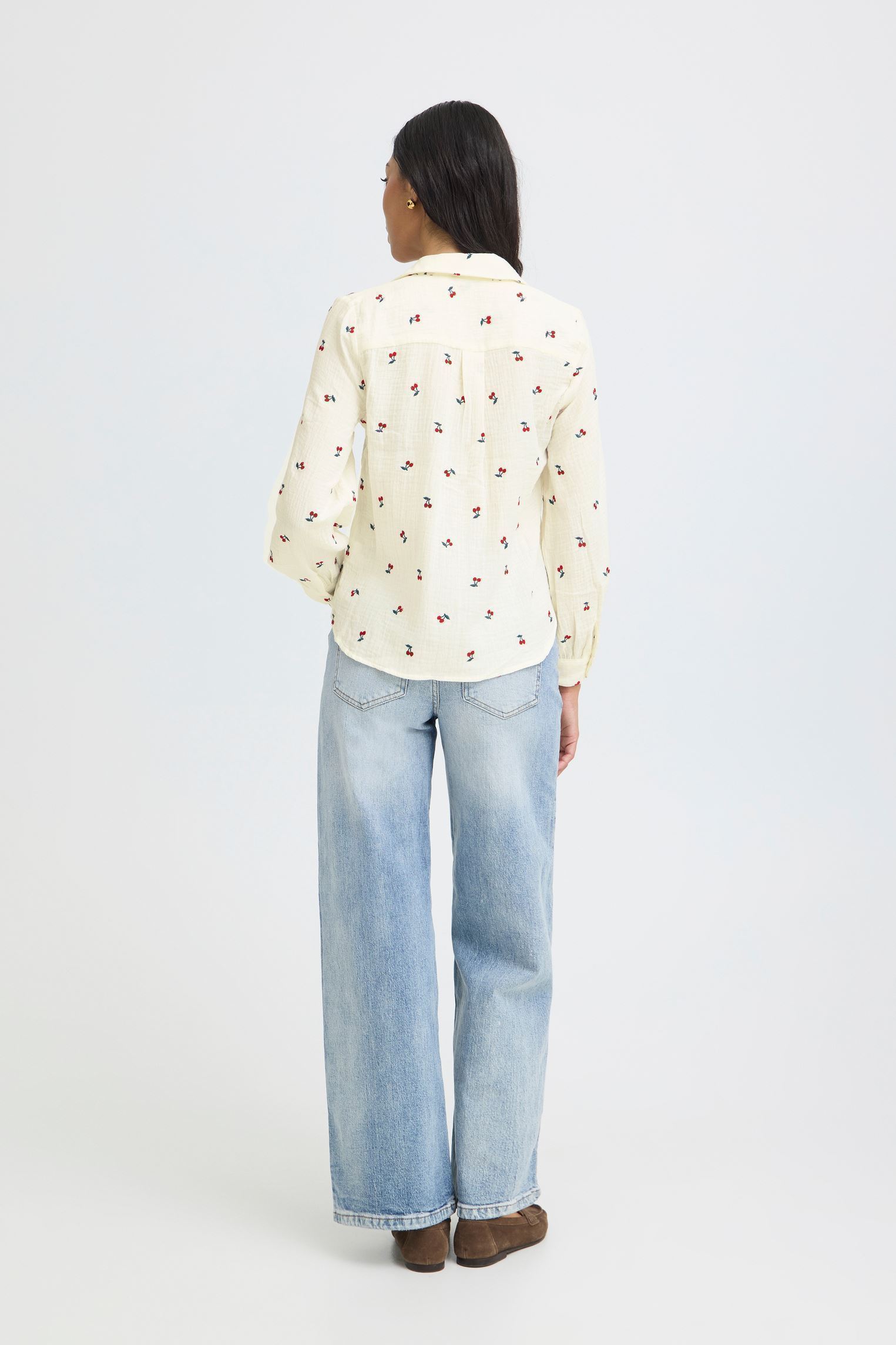 Hemden Byiberlin Emb Shirt dames wit B-Young Hemden Byiberlin Emb Shirt dames wit Cerise Emb Marshmallow