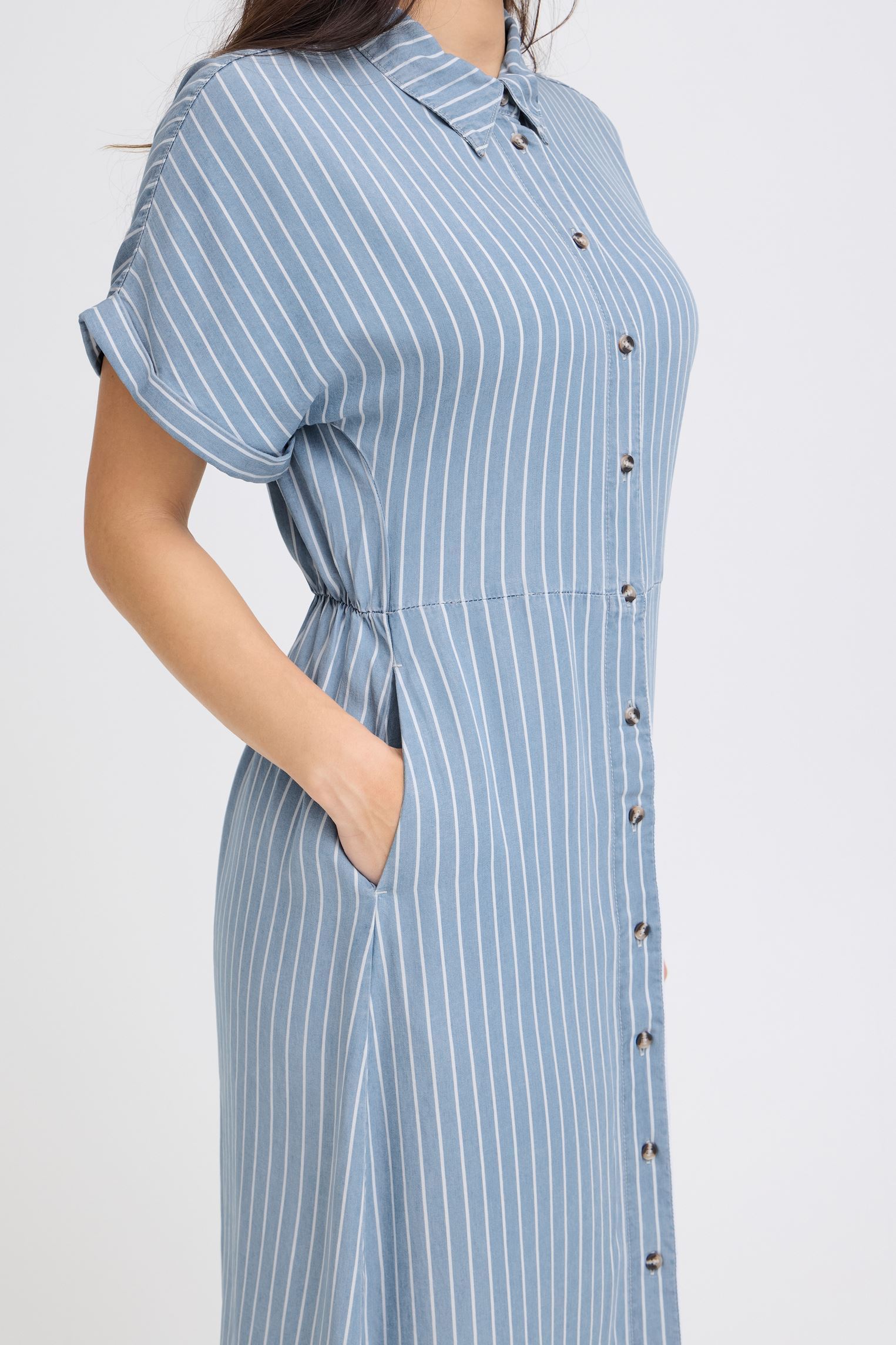 Overhemdjurken Bykosmo Button Dress dames blauw B-Young Overhemdjurken Bykosmo Button Dress dames blauw Light Blue Denim Stripe