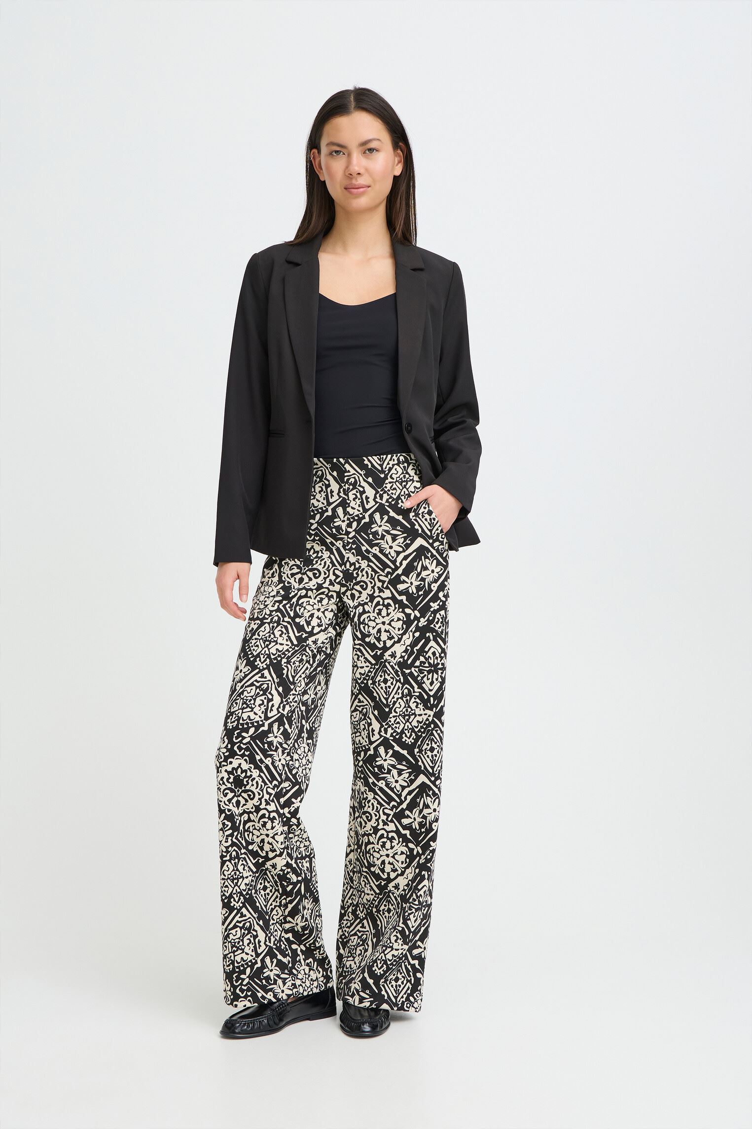 Pantalons droit Ihkate Print Pa38 femme noir Ichi Pantalons droit Ihkate Print Pa38 femme noir Black Graphic Patchwork
