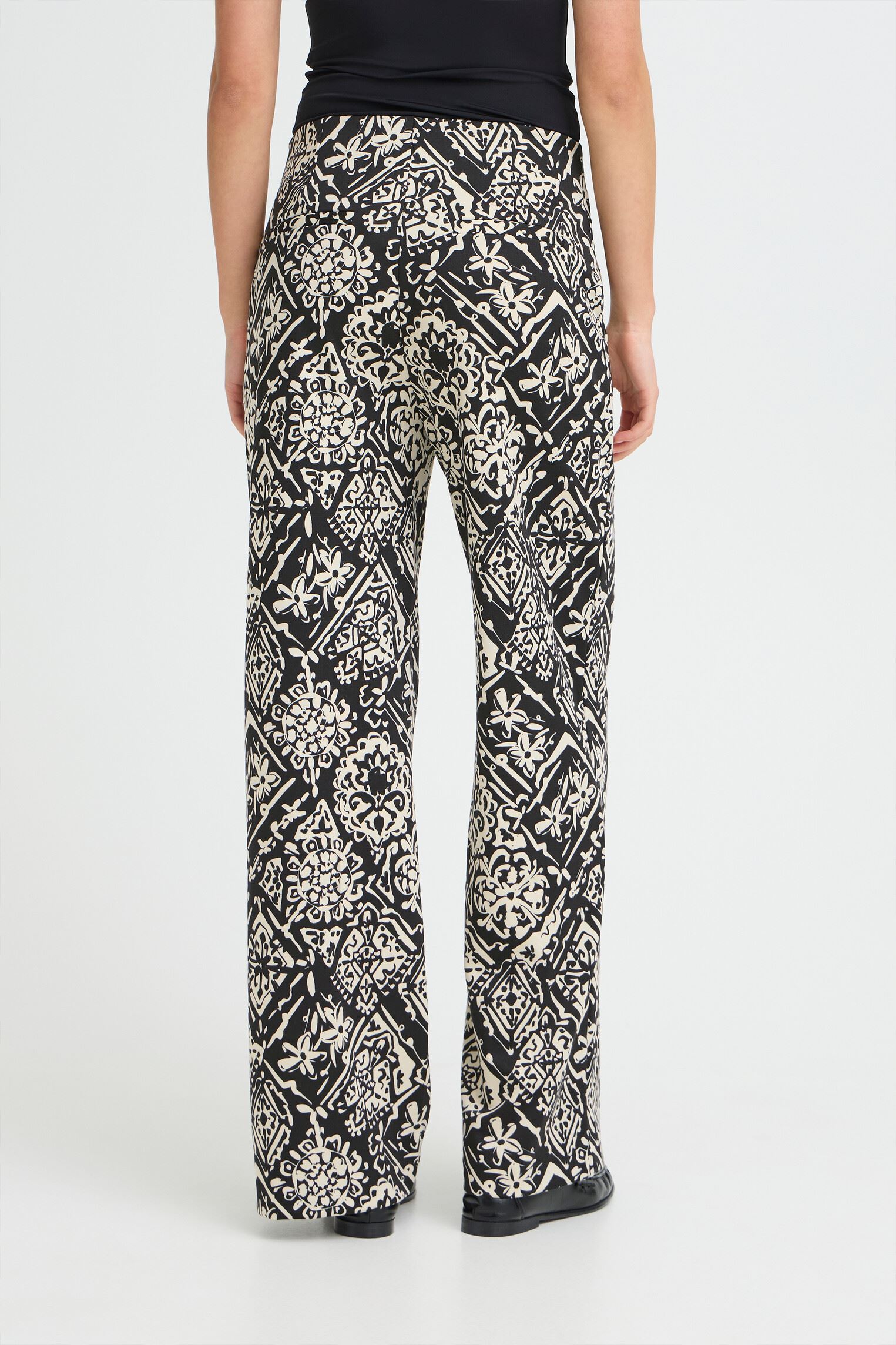 Pantalons droit Ihkate Print Pa38 femme noir Ichi Pantalons droit Ihkate Print Pa38 femme noir Black Graphic Patchwork