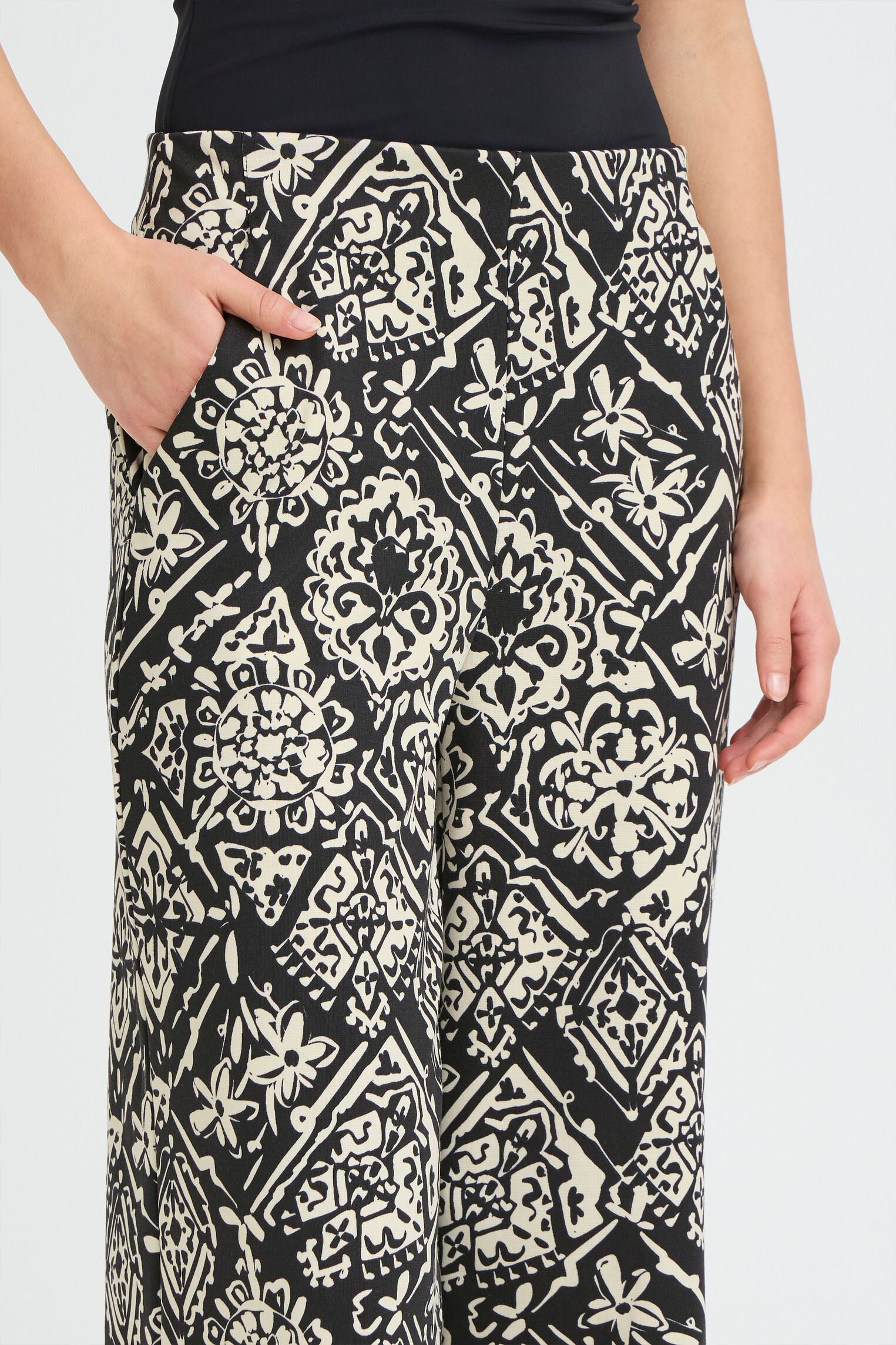 Pantalons droit Ihkate Print Pa38 femme noir Ichi Pantalons droit Ihkate Print Pa38 femme noir Black Graphic Patchwork