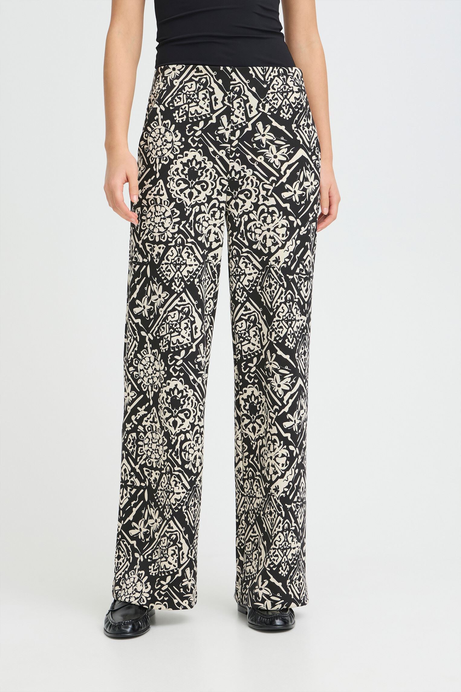 Pantalons droit Ihkate Print Pa38 femme noir Ichi Pantalons droit Ihkate Print Pa38 femme noir Black Graphic Patchwork