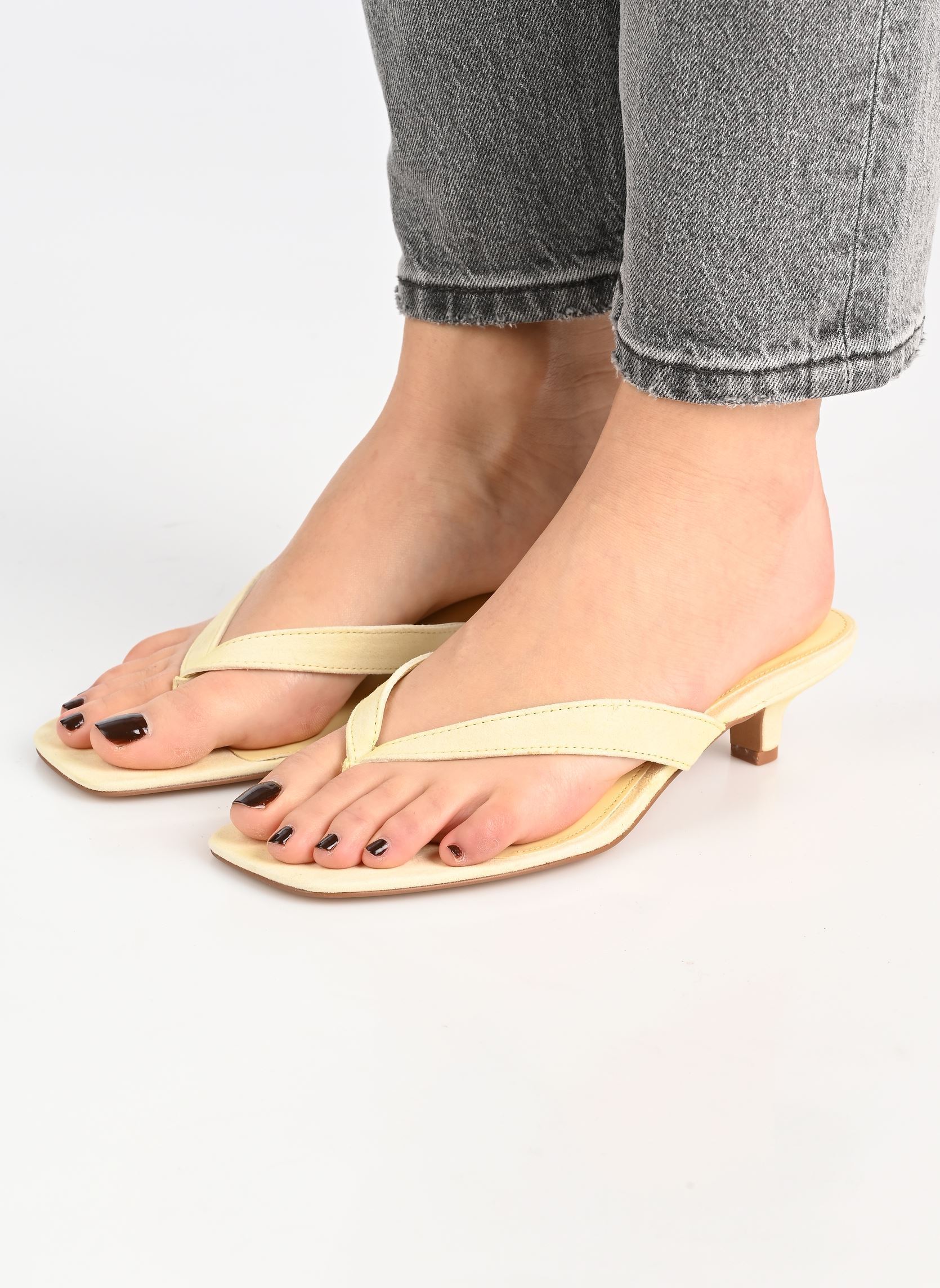 Mules et sabots Tracie femme jaune Steve Madden Mules et sabots Tracie femme jaune YLW SUEDE