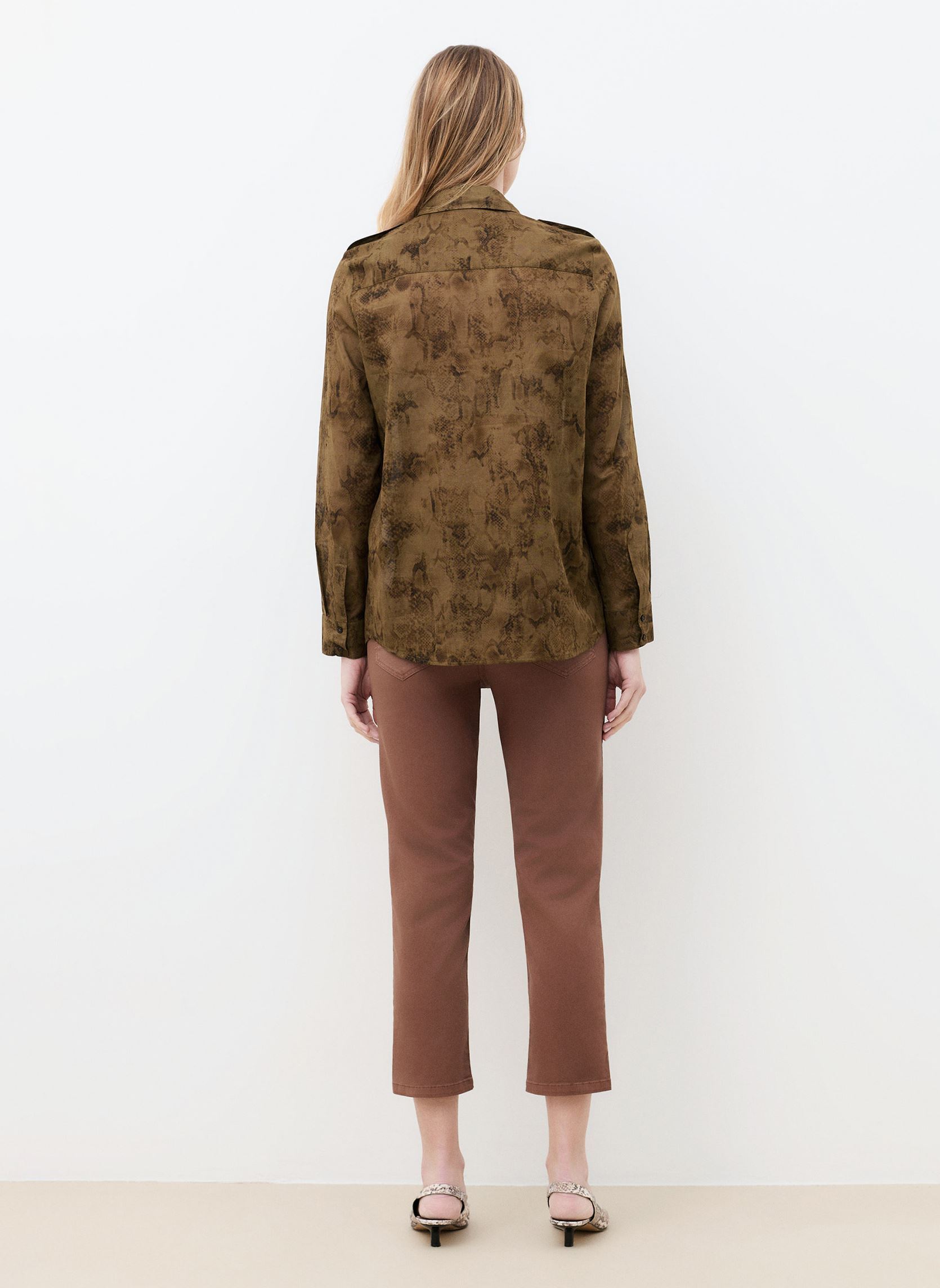 Lange mouw overhemden 261C-CALYOPE dames bruin Caroll Lange mouw overhemden 261C-CALYOPE dames bruin CRLIMP/PE26/PYTHON/MARRON