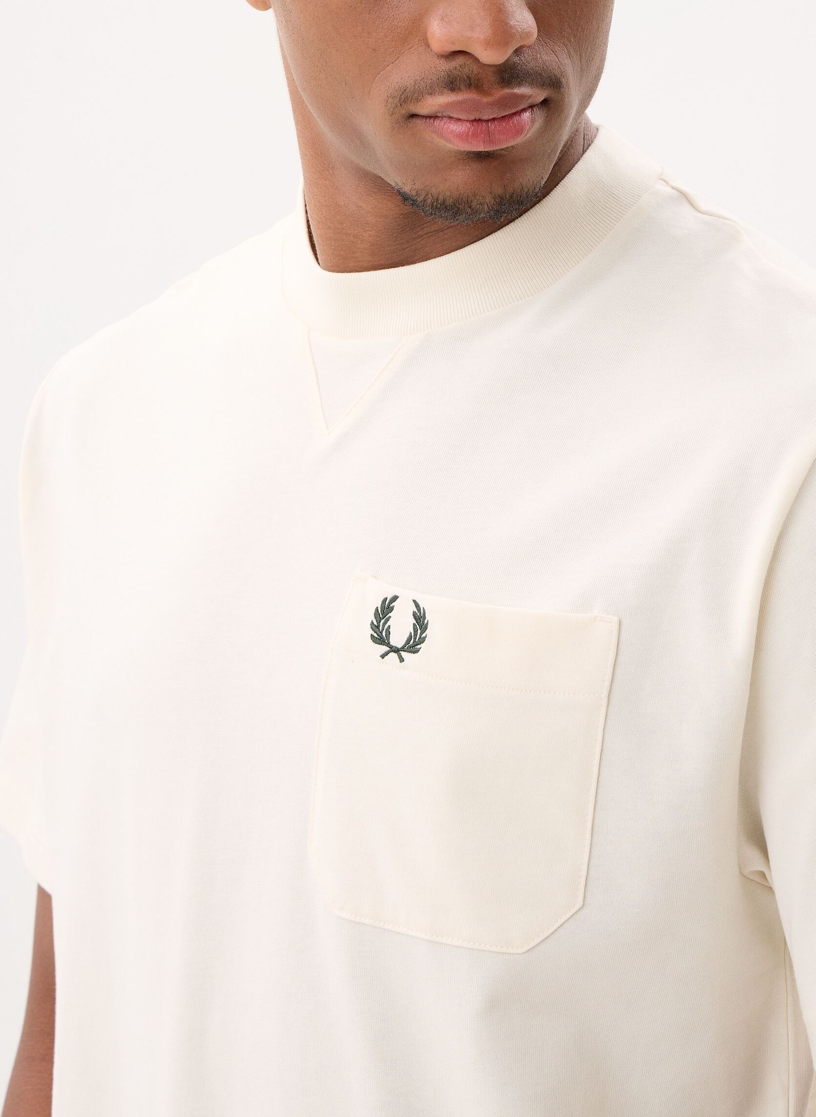 Tee-shirts manches courtes Pocket Detail T-Shirt homme blanc Fred Perry Tee-shirts manches courtes Pocket Detail T-Shirt homme blanc Ecru