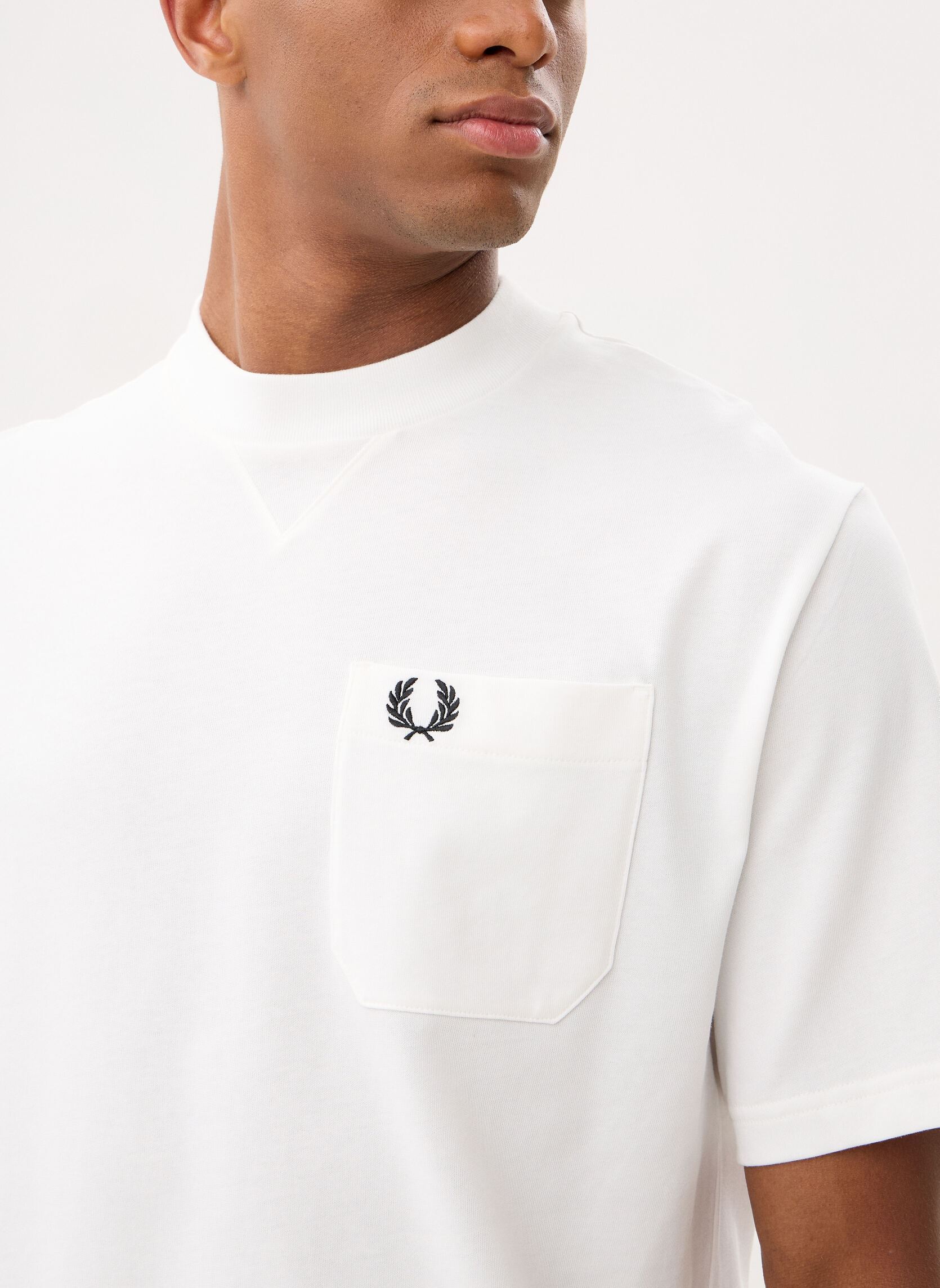 Kurzarm-T-Shirts Pocket Detail T-Shirt herren weiß Fred Perry Kurzarm-T-Shirts Pocket Detail T-Shirt herren weiß Snow white