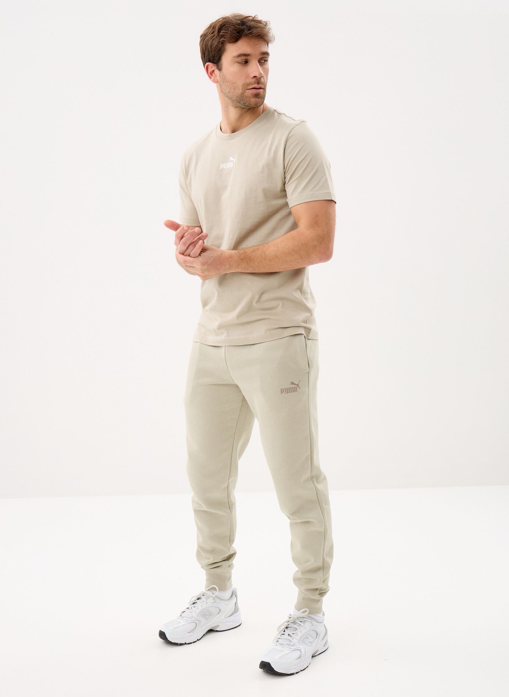 Joggings ESS No. 1 Logo Sweatpants FL cl (s) homme gris Puma Joggings ESS No. 1 Logo Sweatpants FL cl (s) homme gris Pebble Gray