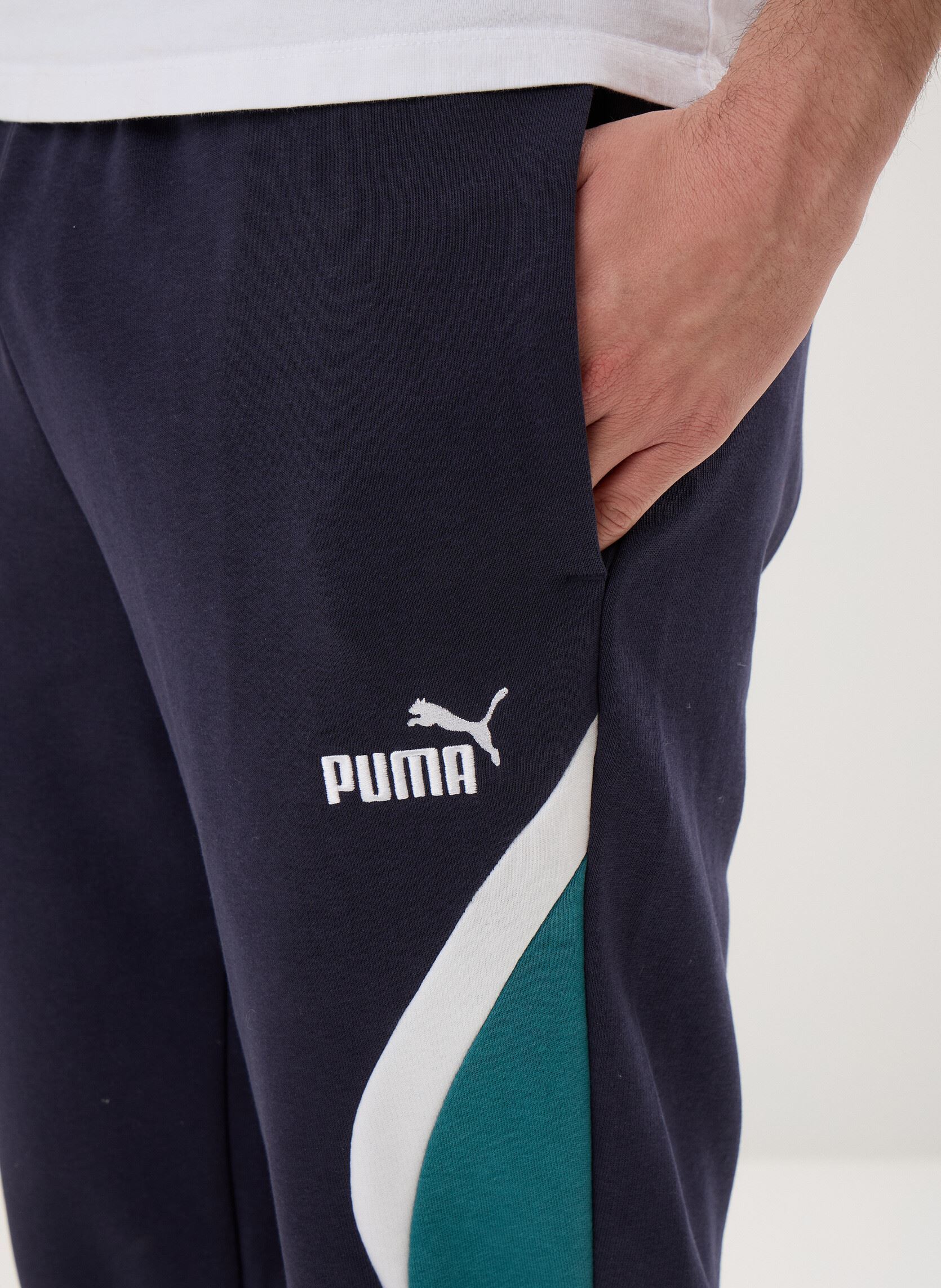 Joggings ESS BLOCK Sweatpants TR cl homme bleu Puma Joggings ESS BLOCK Sweatpants TR cl homme bleu New Navy