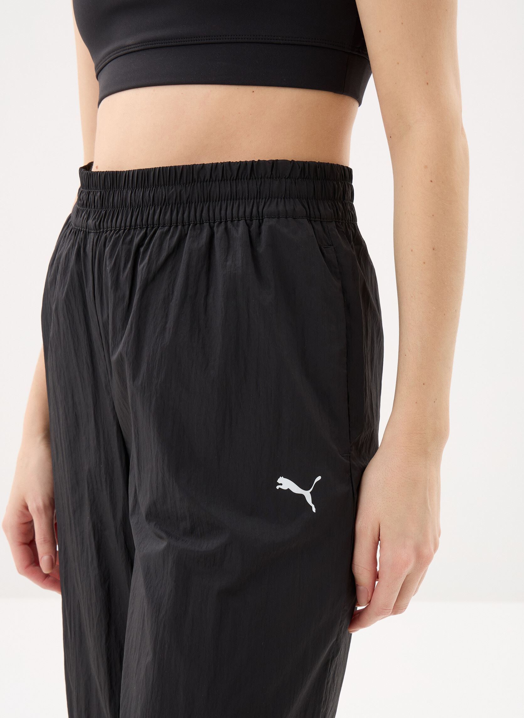 Pantalons larges PUMA SPORT Relaxed Woven Pants op femme noir Puma Pantalons larges PUMA SPORT Relaxed Woven Pants op femme noir PUMA BLACK