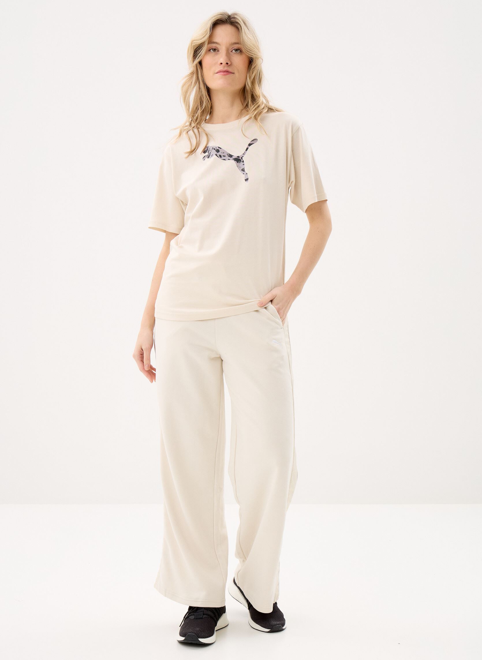 Wijde broeken HER Comfort High-Waist Wide Leg Pants TR dames wit Puma Wijde broeken HER Comfort High-Waist Wide Leg Pants TR dames wit ALPINE SNOW