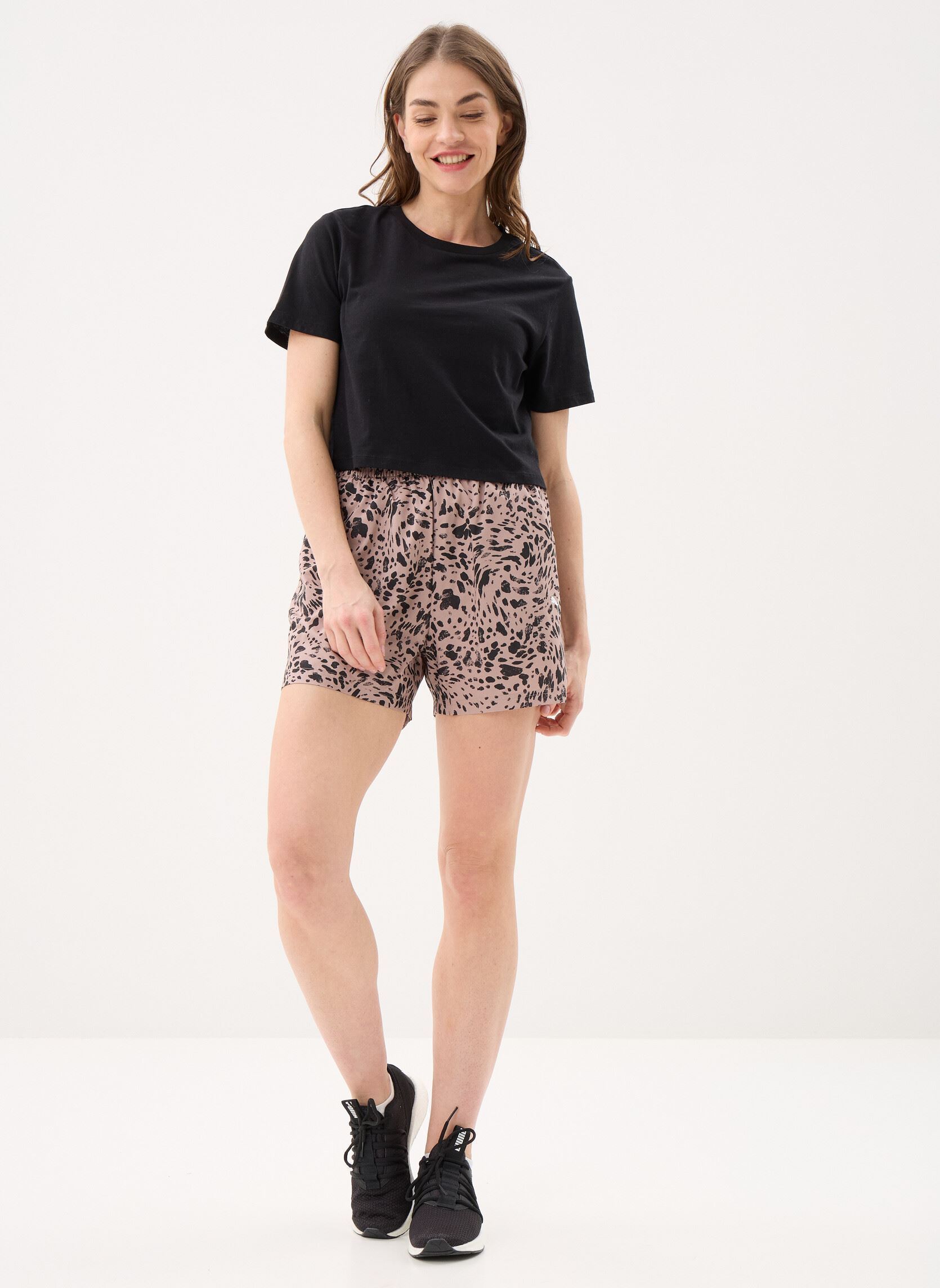 Shorts ESS GRAPHIC Animal Mid-Rise AOP Woven Sh femme beige Puma Shorts ESS GRAPHIC Animal Mid-Rise AOP Woven Sh femme beige SANDSTONE