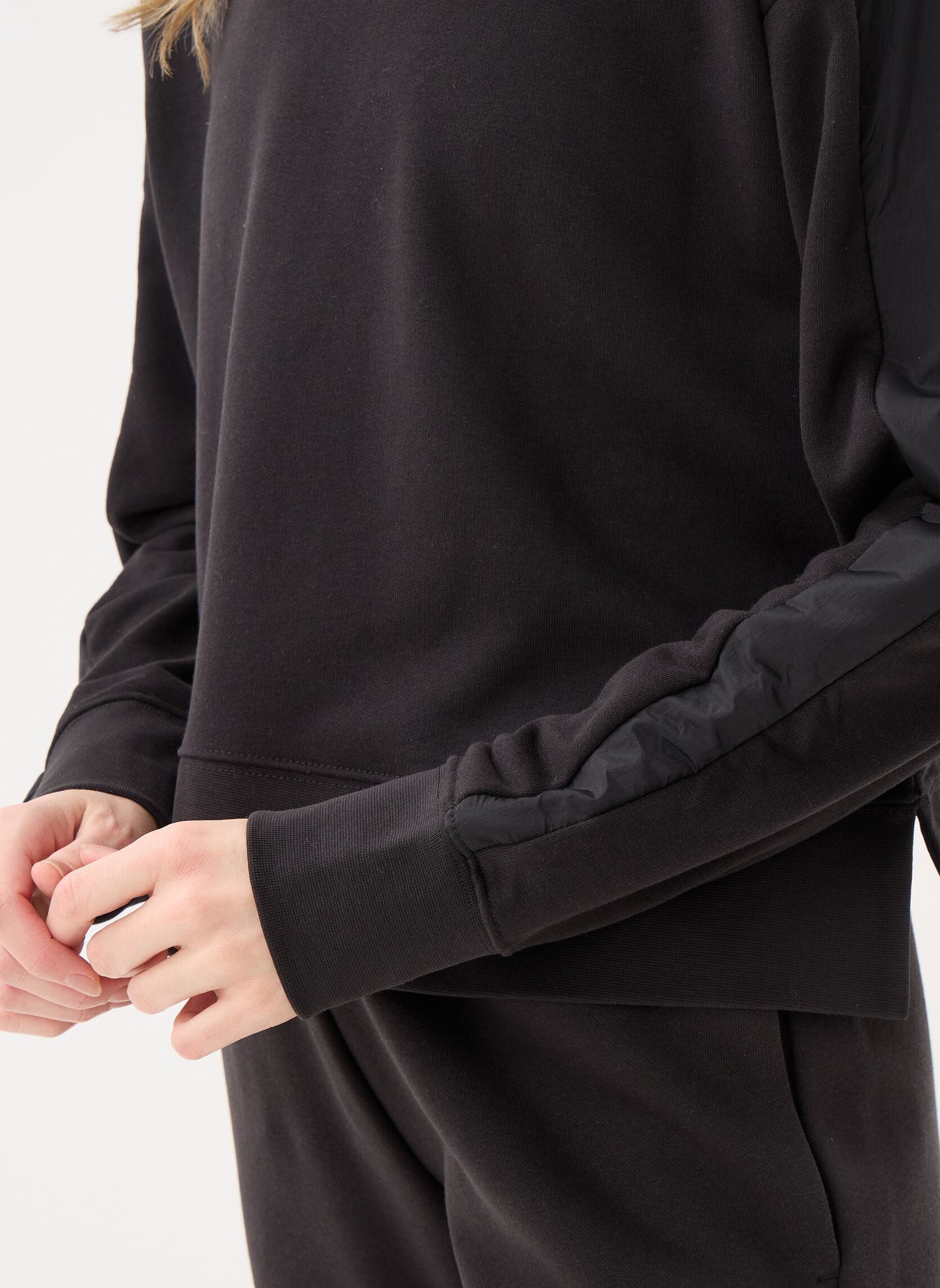 Sweatshirts HER Relaxed Crew TR femme noir Puma Sweatshirts HER Relaxed Crew TR femme noir Puma Black