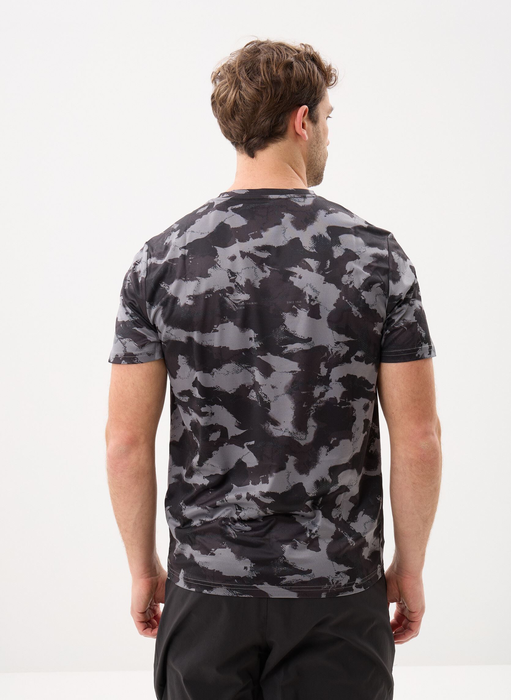 Tee-shirts manches courtes M TAD ESSENTIALS AOP TEE-SHIRT homme noir Puma Tee-shirts manches courtes M TAD ESSENTIALS AOP TEE-SHIRT homme noir Puma Black