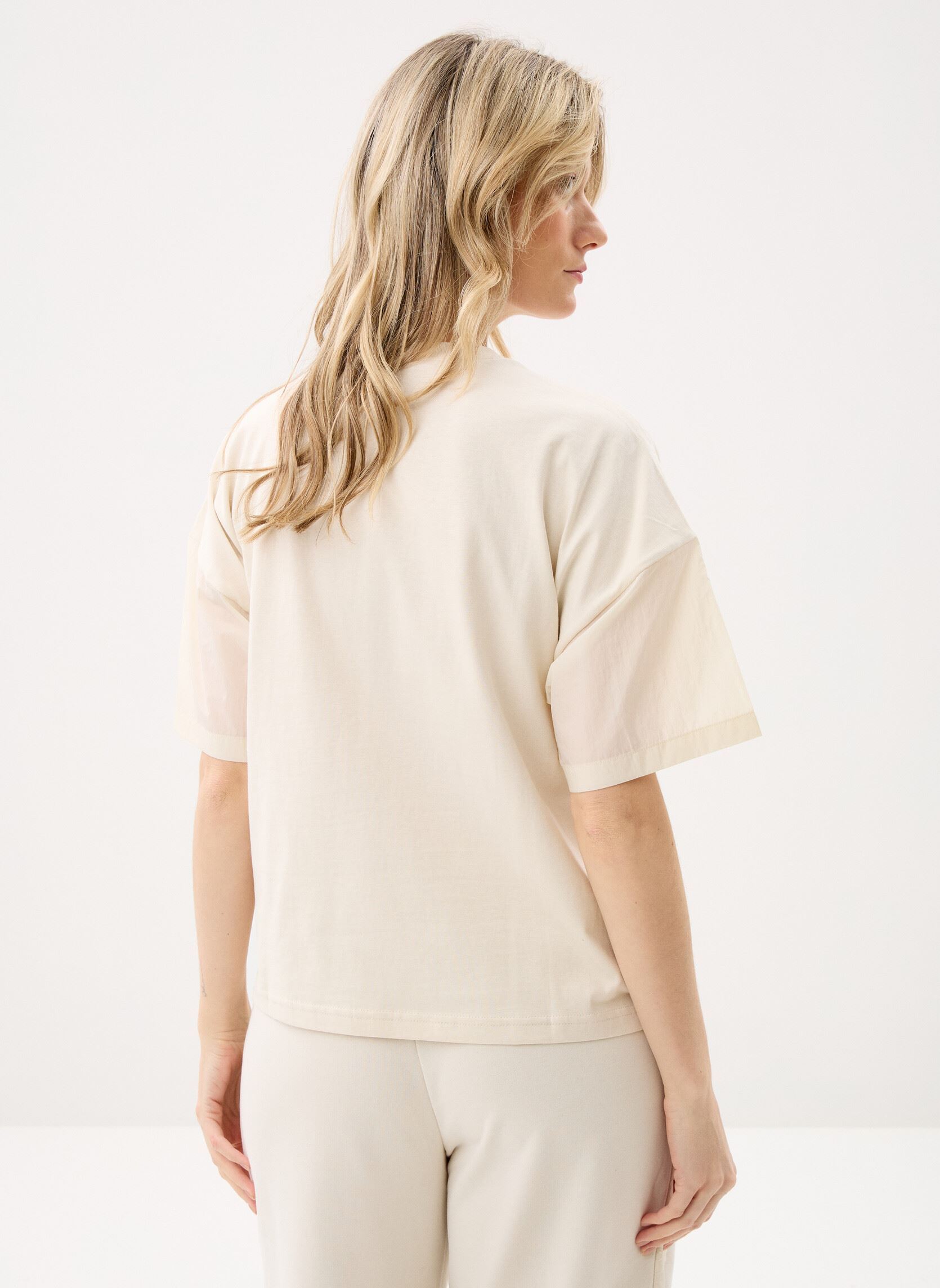 T-shirt a maniche corte HER Oversized Tee donna bianco Puma T-shirt a maniche corte HER Oversized Tee donna bianco Alpine Snow