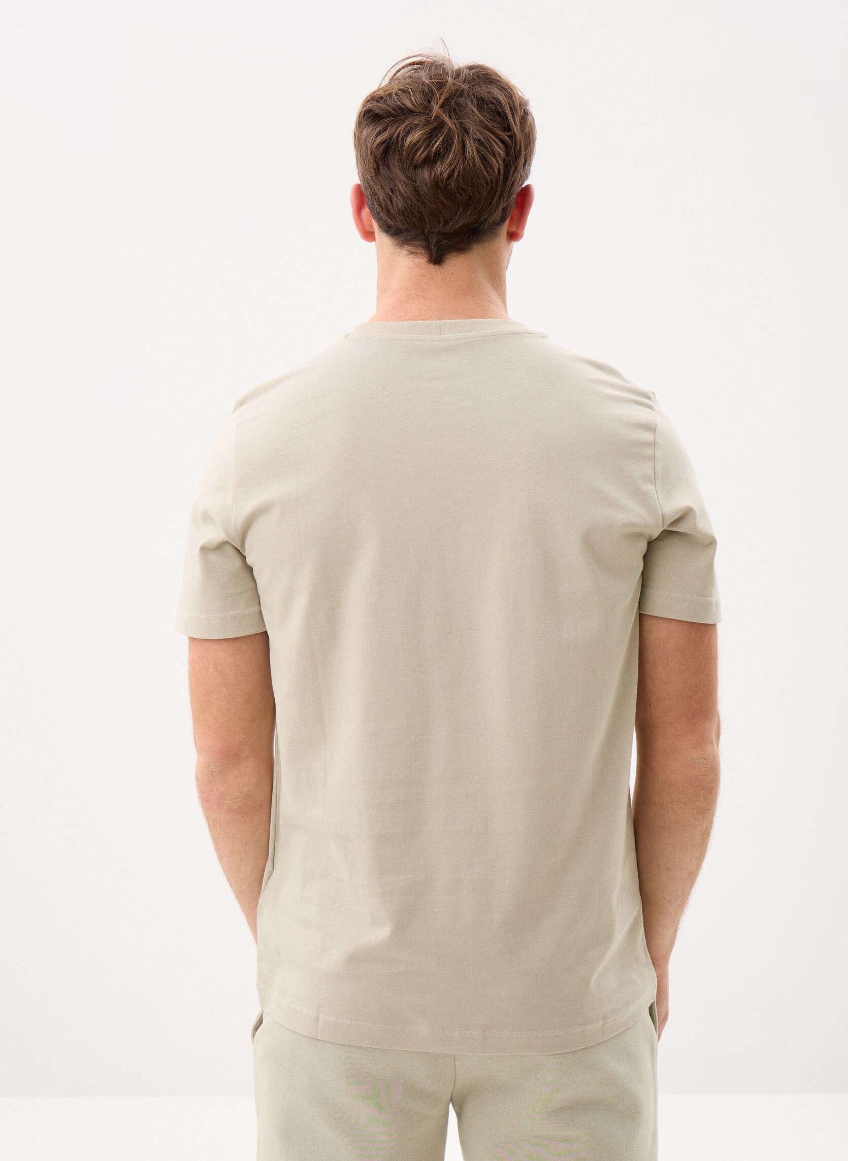 Tee-shirts manches courtes ESS Small No.1 Logo centered Tee homme gris Puma Tee-shirts manches courtes ESS Small No.1 Logo centered Tee homme gris Pebble Gray