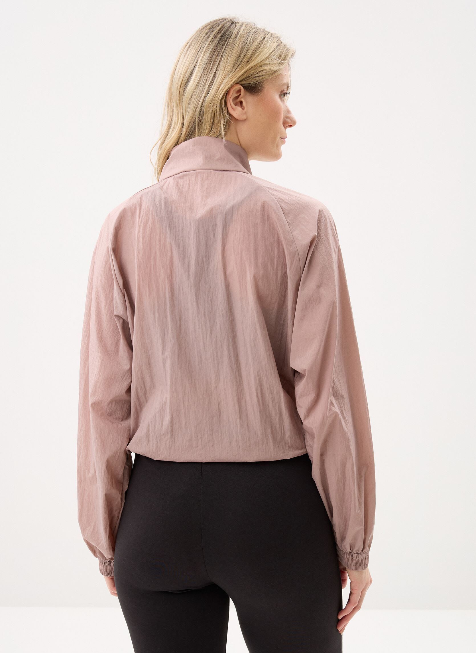 Trainingsvest HER Relaxed Full-Zip Woven Jacket dames beige Puma Trainingsvest HER Relaxed Full-Zip Woven Jacket dames beige Sandstone