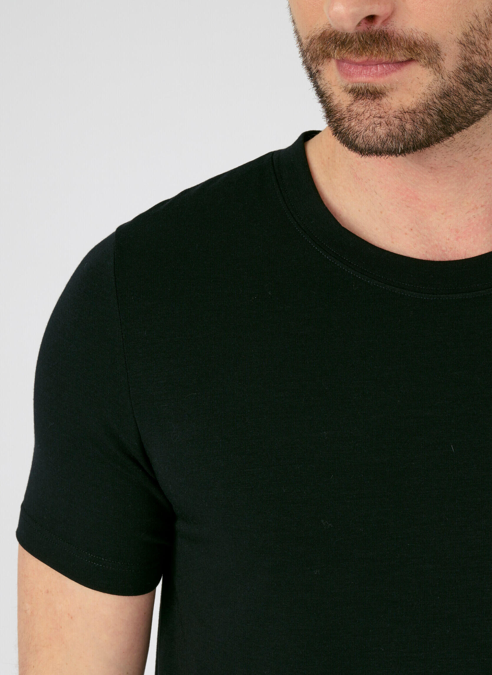 Tee-shirts 77966 homme noir Damart Tee-shirts 77966 homme noir Noir