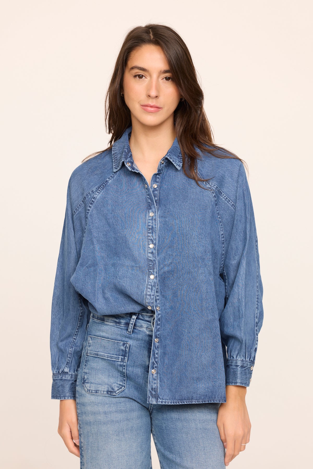 Comment porter une chemise décontractée ? Le guide ! - Éternel Vintage