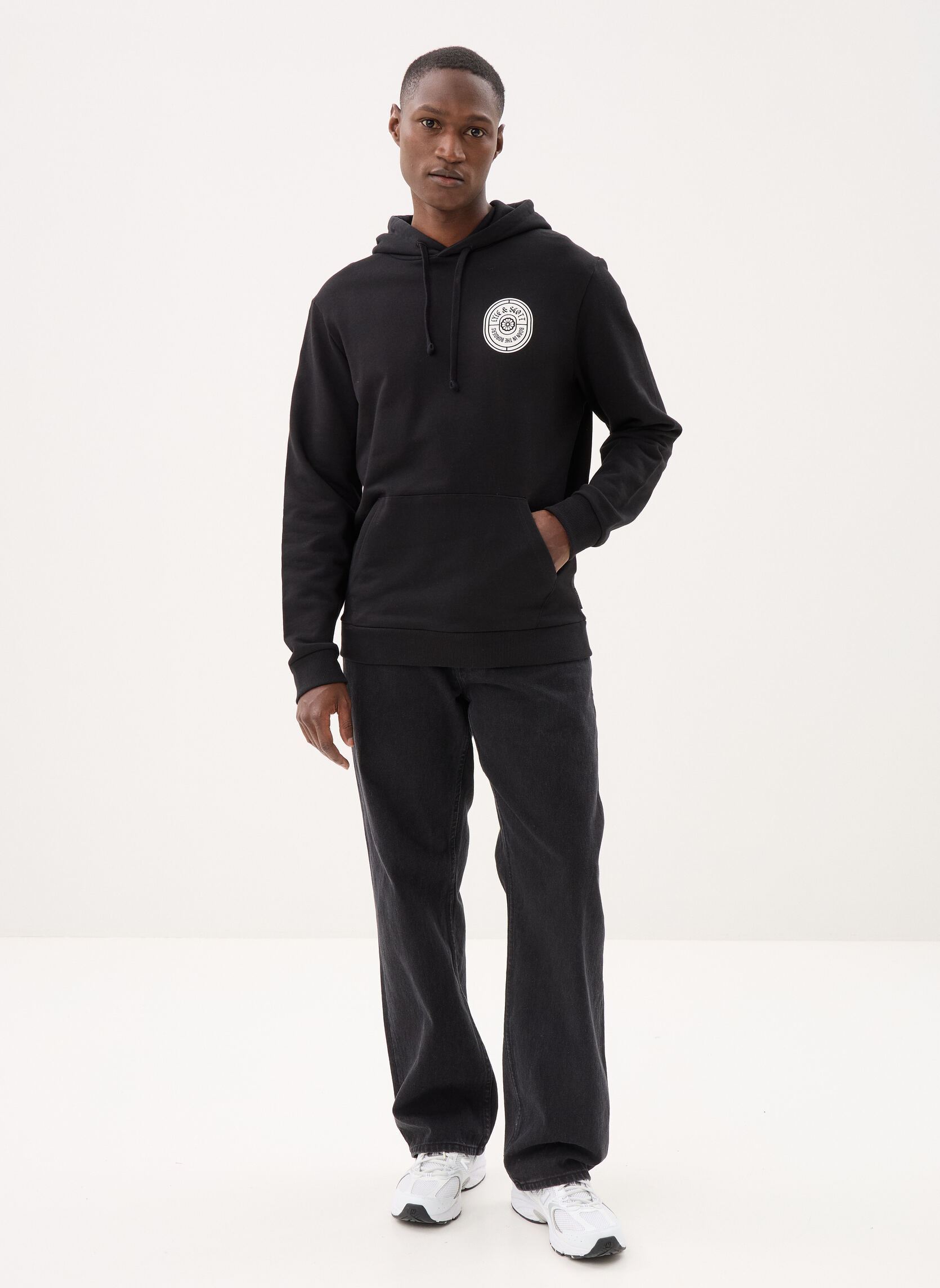 Sweats à capuche Borders Label Graphic Hoodie homme noir Lyle & Scott Sweats à capuche Borders Label Graphic Hoodie homme noir Jet black