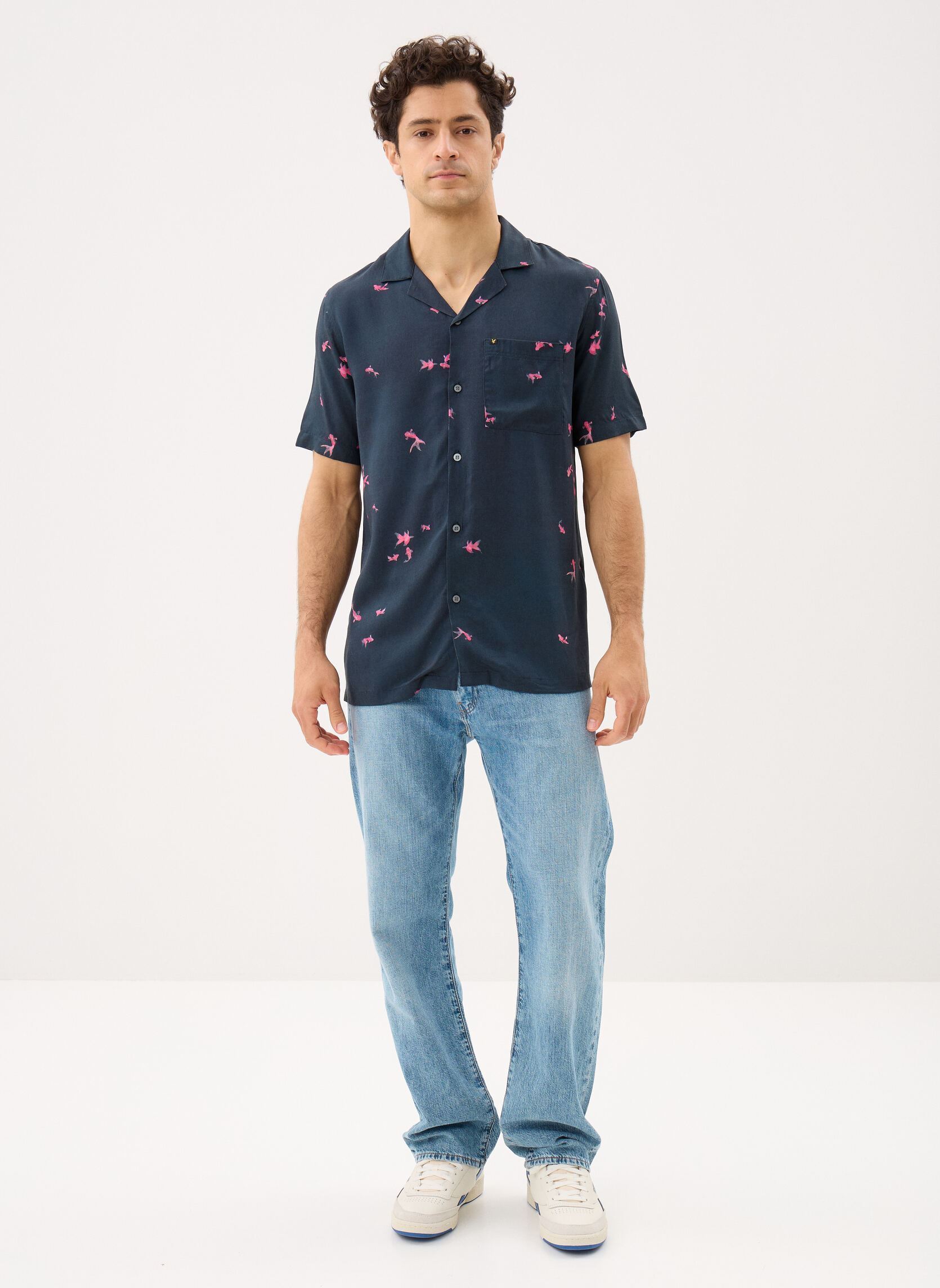 Chemises Goldfish Resort Shirt homme bleu Lyle & Scott Chemises Goldfish Resort Shirt homme bleu Dark Navy/ Hot Pink