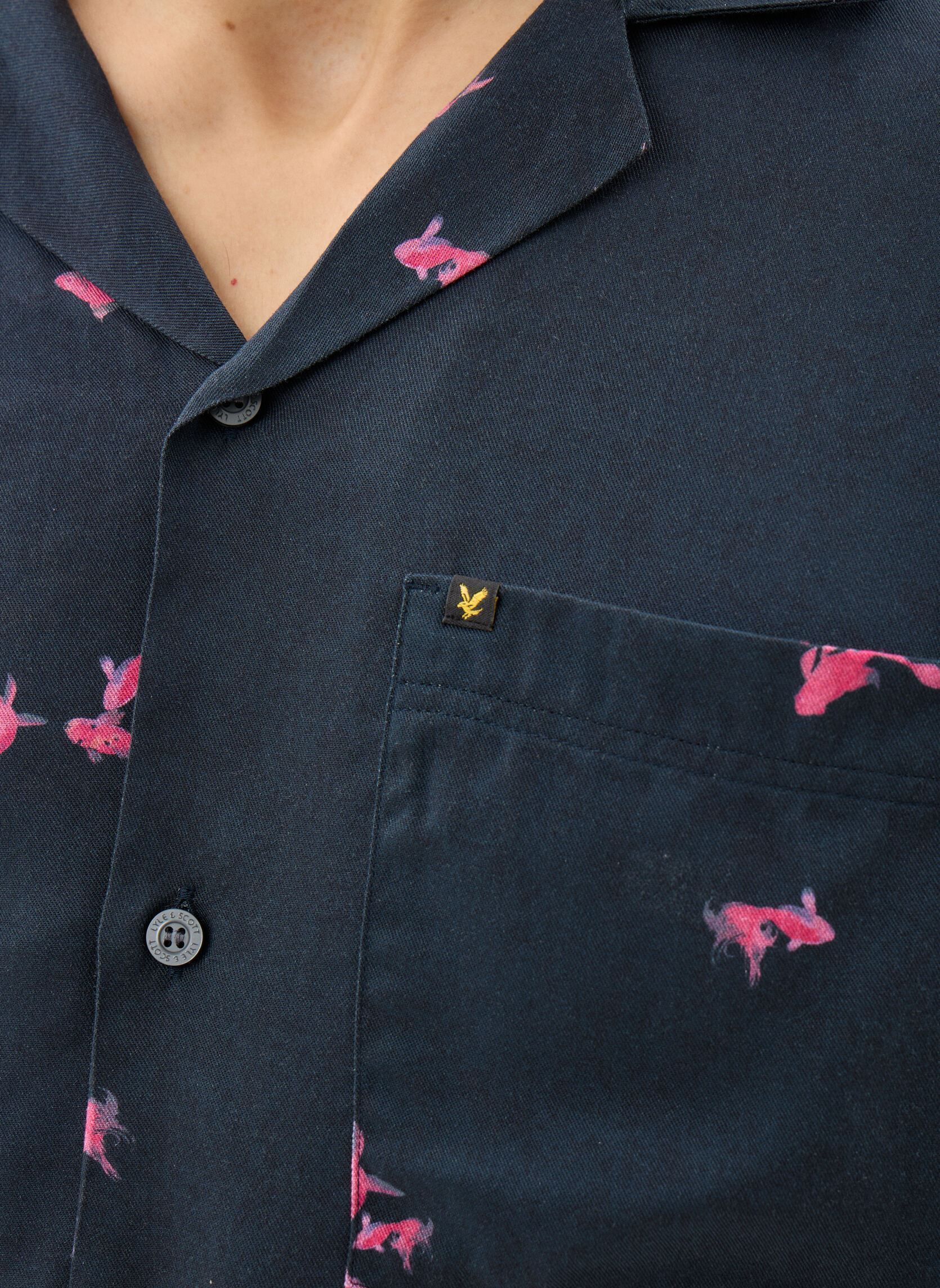 Chemises Goldfish Resort Shirt homme bleu Lyle & Scott Chemises Goldfish Resort Shirt homme bleu Dark Navy/ Hot Pink