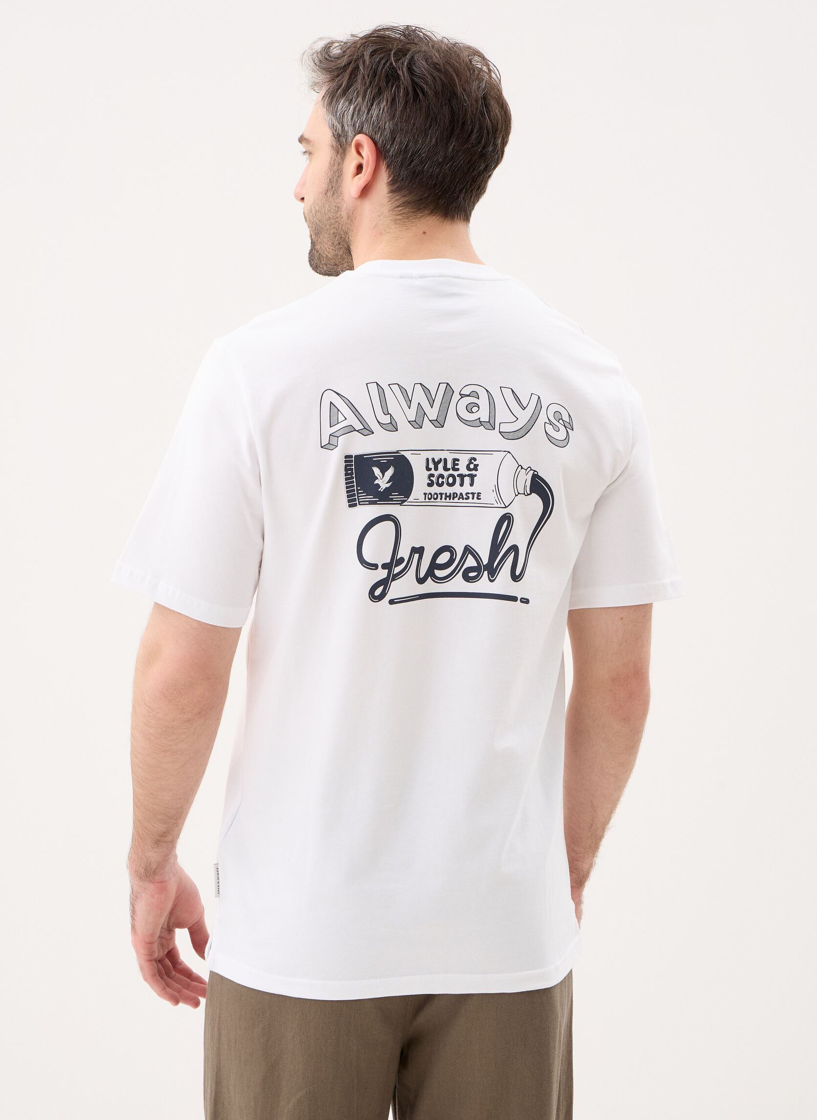 Tee-shirts Toothpaste Graphic T-Shirt homme blanc Lyle & Scott Tee-shirts Toothpaste Graphic T-Shirt homme blanc White/ Jet Black