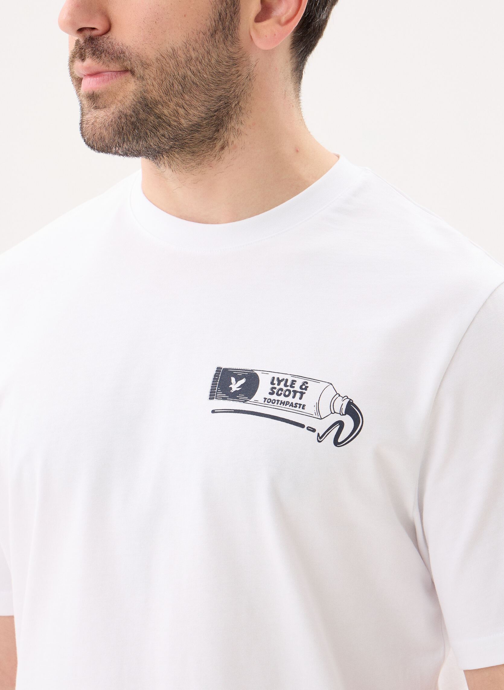 Tee-shirts Toothpaste Graphic T-Shirt homme blanc Lyle & Scott Tee-shirts Toothpaste Graphic T-Shirt homme blanc White/ Jet Black