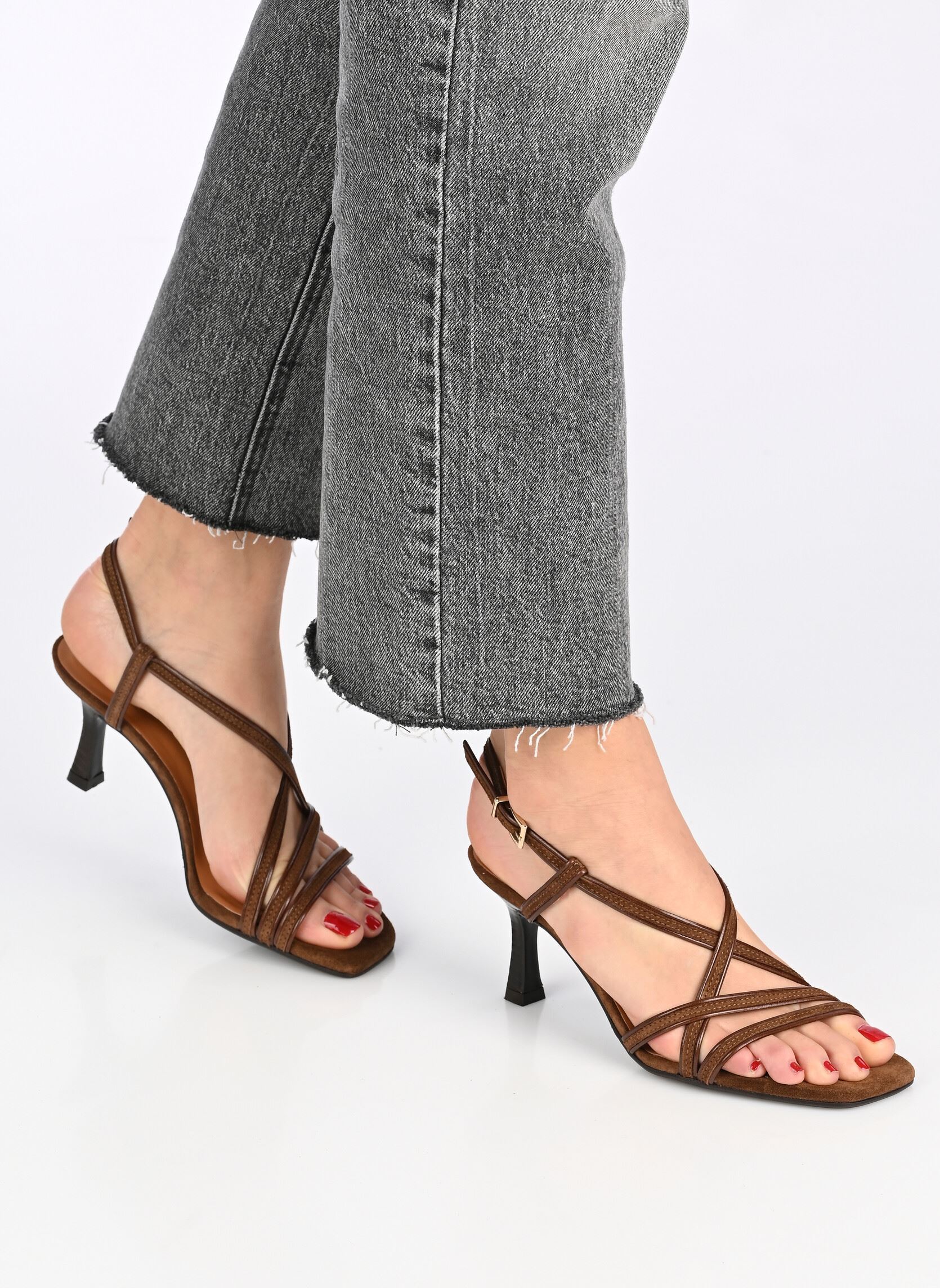 Sandalen A9506 dames bruin Billi Bi Sandalen A9506 dames bruin Cubano Babysilk suede 500