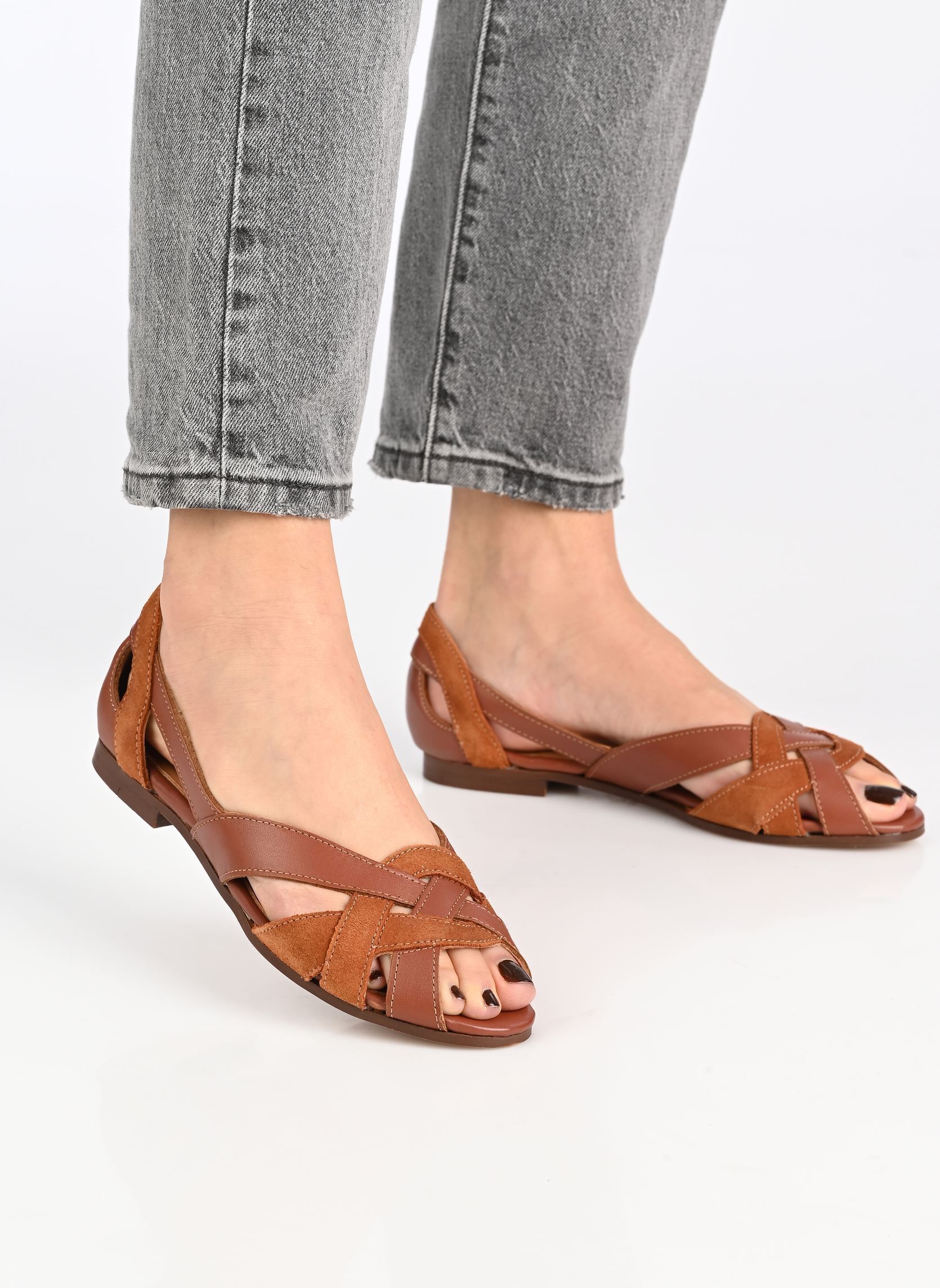 Flache Sandalen CLEMENTINE damen braun Odaje Flache Sandalen CLEMENTINE damen braun Cuir et suède cognac