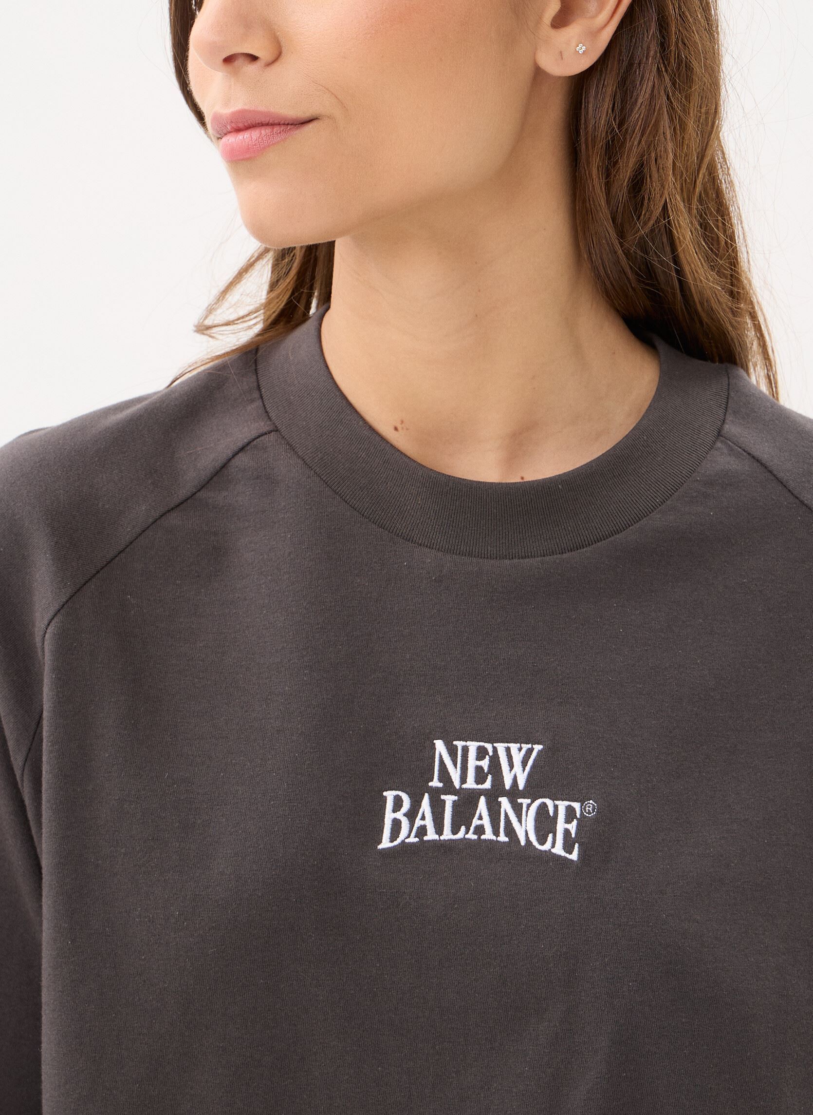 Tee-shirts manches courtes Trackside Raglan T-Shirt femme gris New Balance Tee-shirts manches courtes Trackside Raglan T-Shirt femme gris Faded black