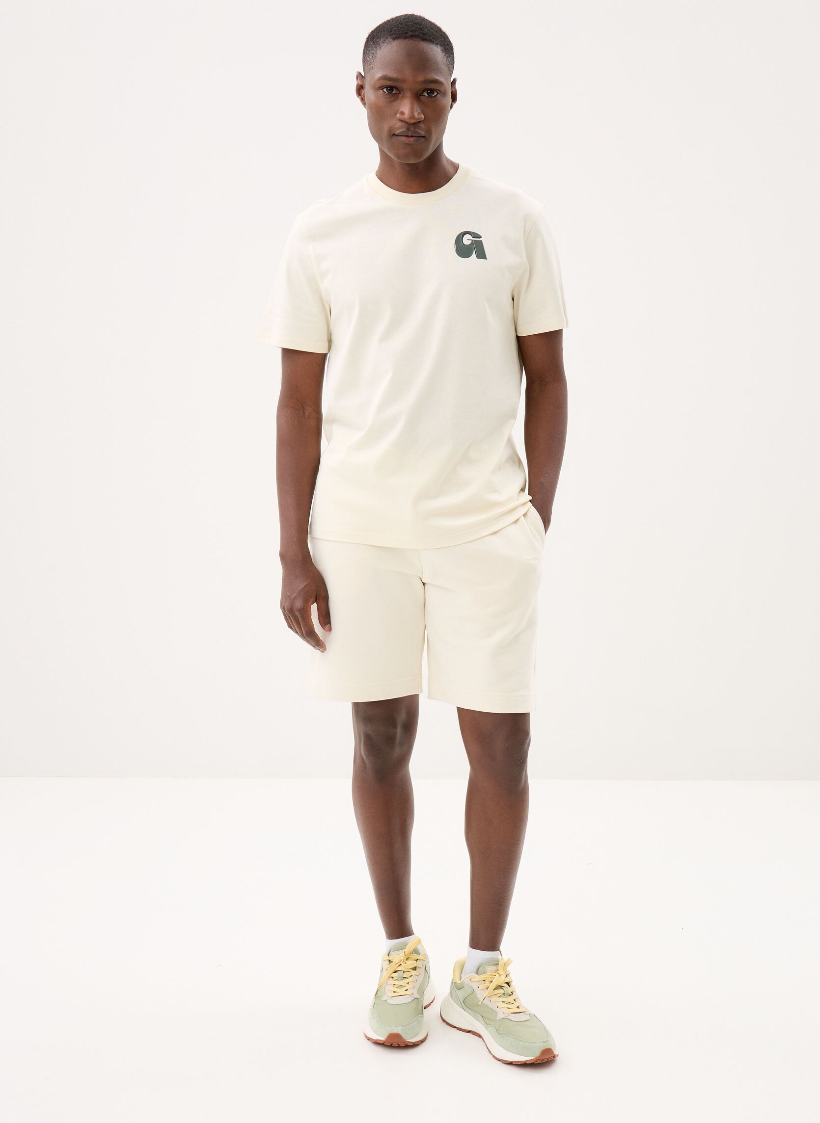 Bermuda's Yann Short heren wit Gertrude Bermuda's Yann Short heren wit Creme