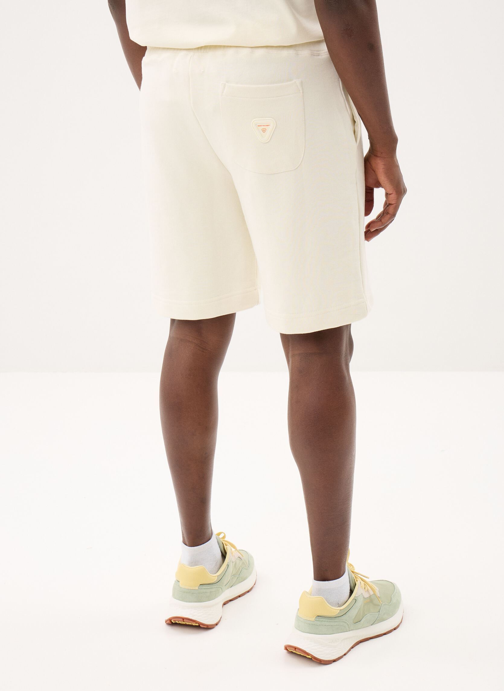 Bermuda's Yann Short heren wit Gertrude Bermuda's Yann Short heren wit Creme