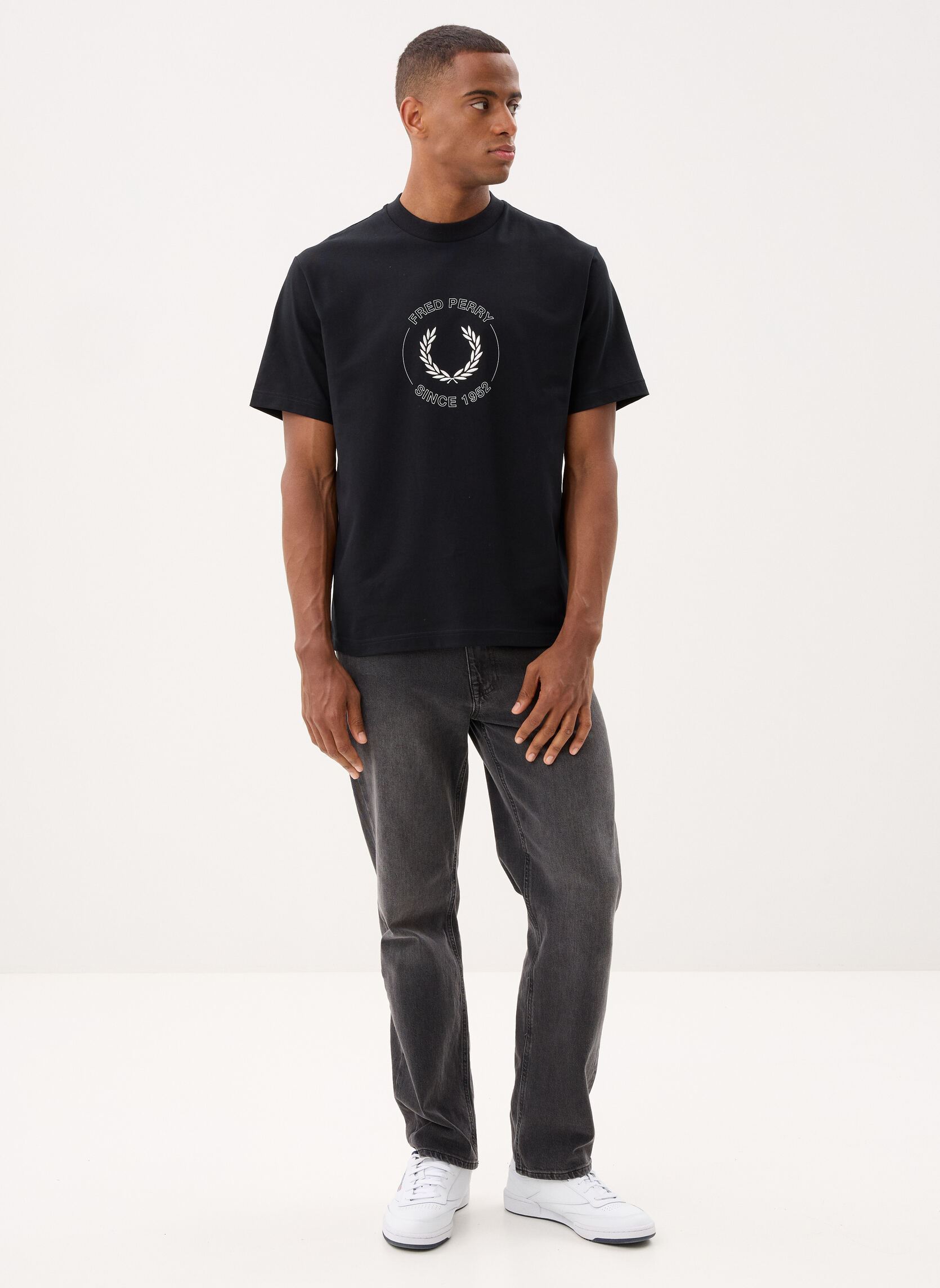 Tee-shirts Circle Graphic T-Shirt homme noir Fred Perry Tee-shirts Circle Graphic T-Shirt homme noir Black