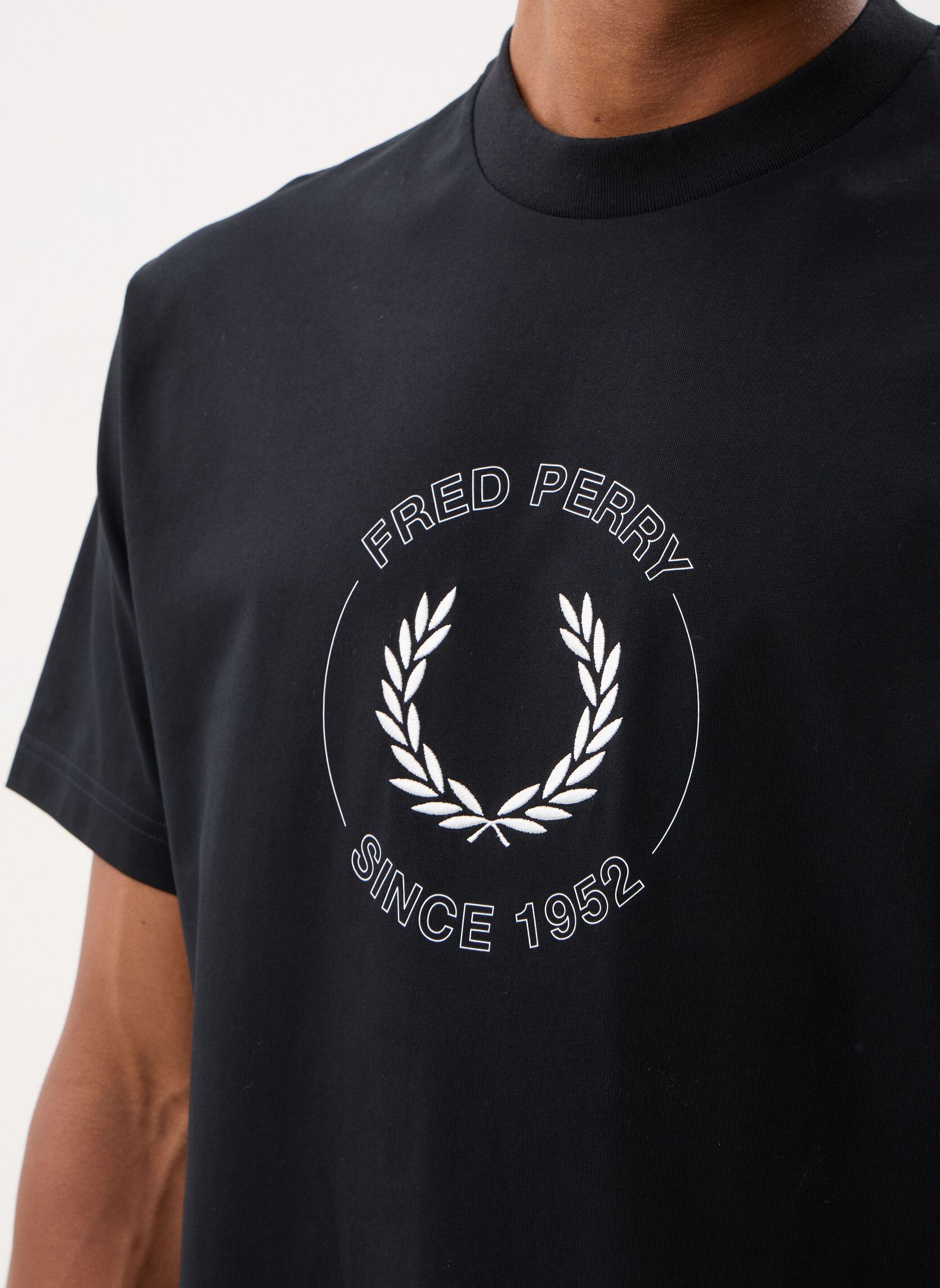 Tee-shirts Circle Graphic T-Shirt homme noir Fred Perry Tee-shirts Circle Graphic T-Shirt homme noir Black