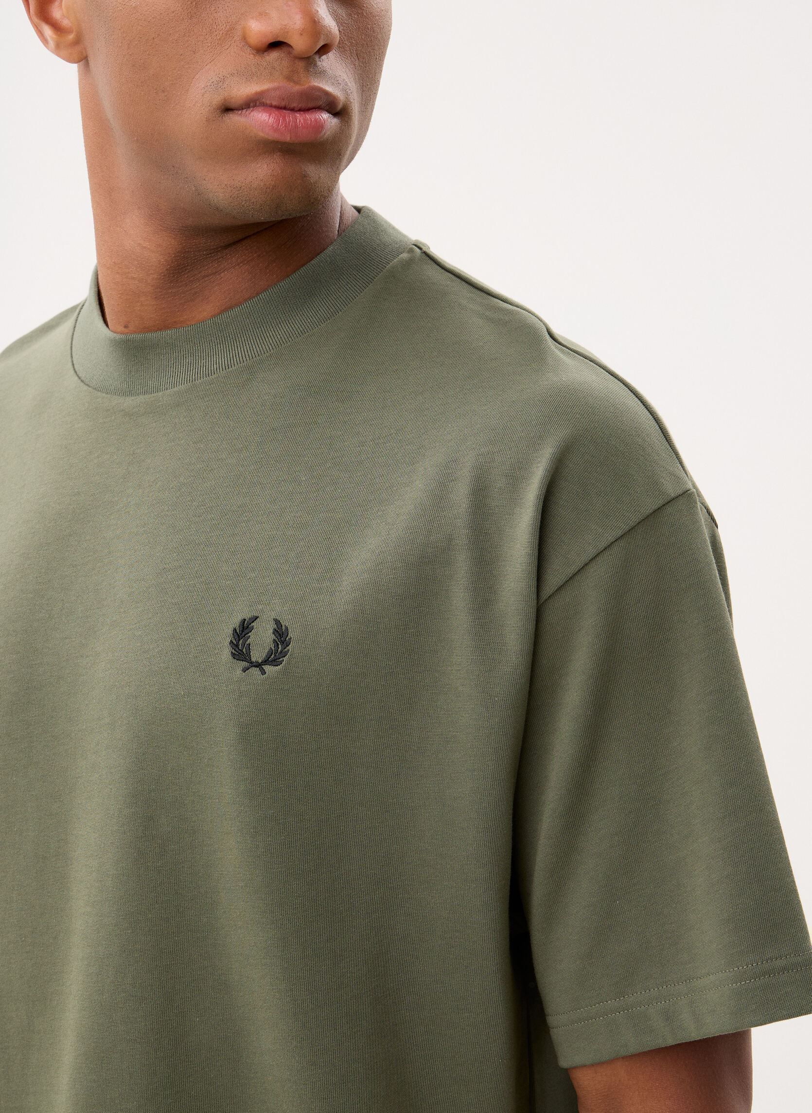 Tee-shirts Back Print Vertical Graphic T-Shirt homme vert Fred Perry Tee-shirts Back Print Vertical Graphic T-Shirt homme vert LAUREL WREATH GREEN