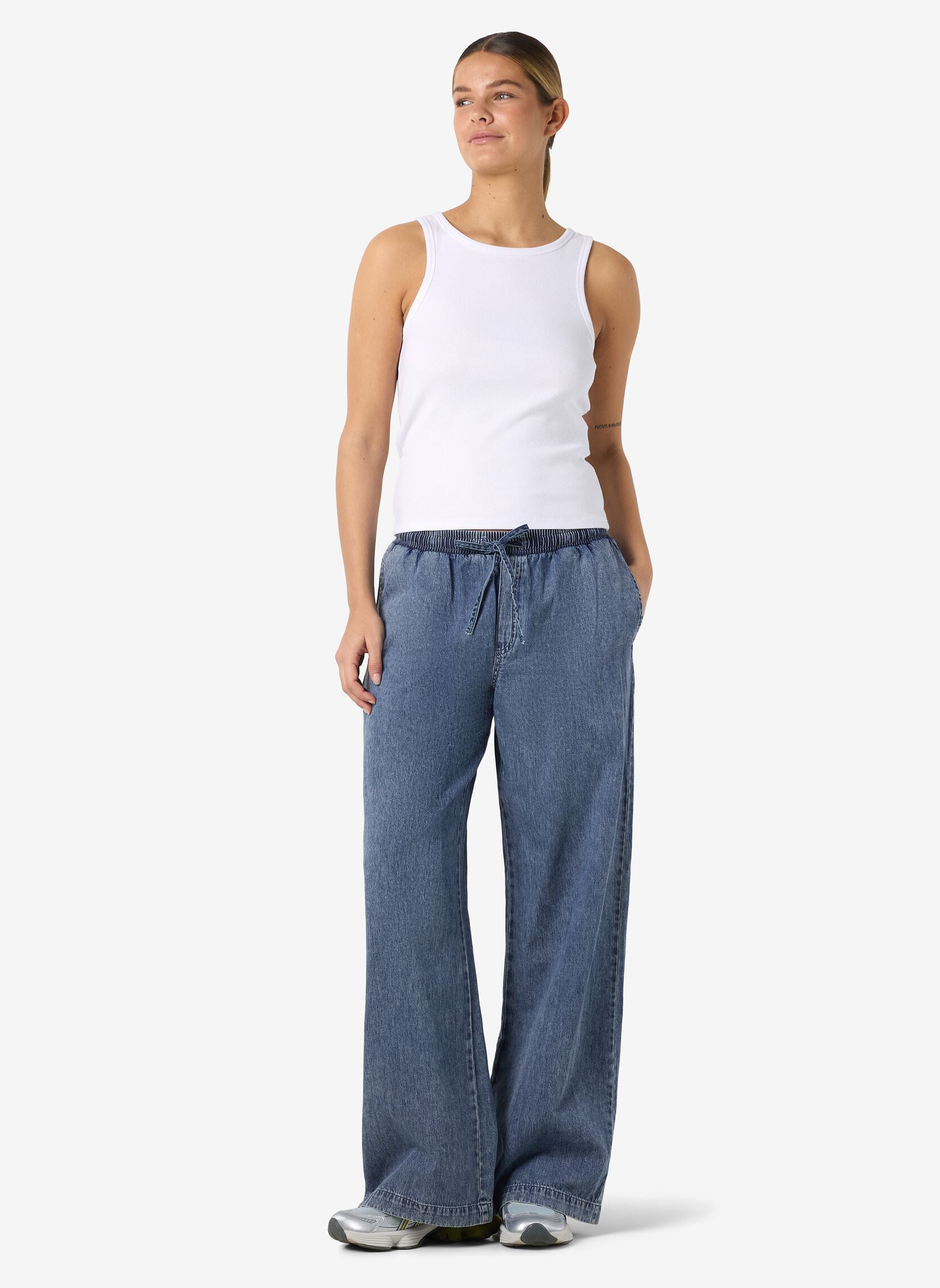 Rechte broeken Nmenza Mw Wide Pants Mg004Mb Noos dames blauw Noisy May Rechte broeken Nmenza Mw Wide Pants Mg004Mb Noos dames blauw Medium Blue Denim