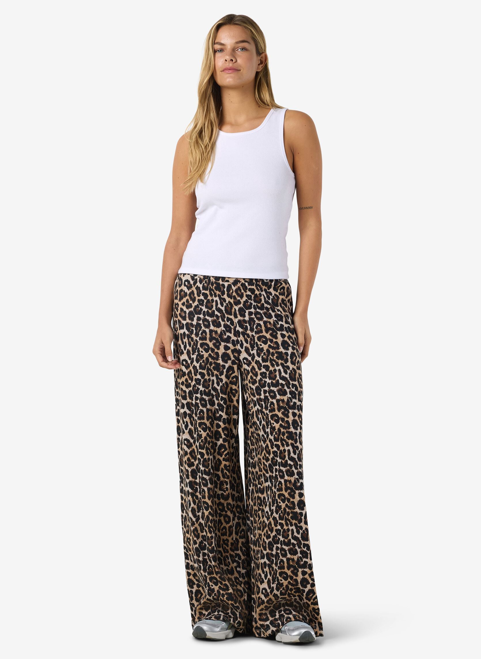 Wijde broeken Nmpasa Nw Wide Pants Noos dames zwart Noisy May Wijde broeken Nmpasa Nw Wide Pants Noos dames zwart Black