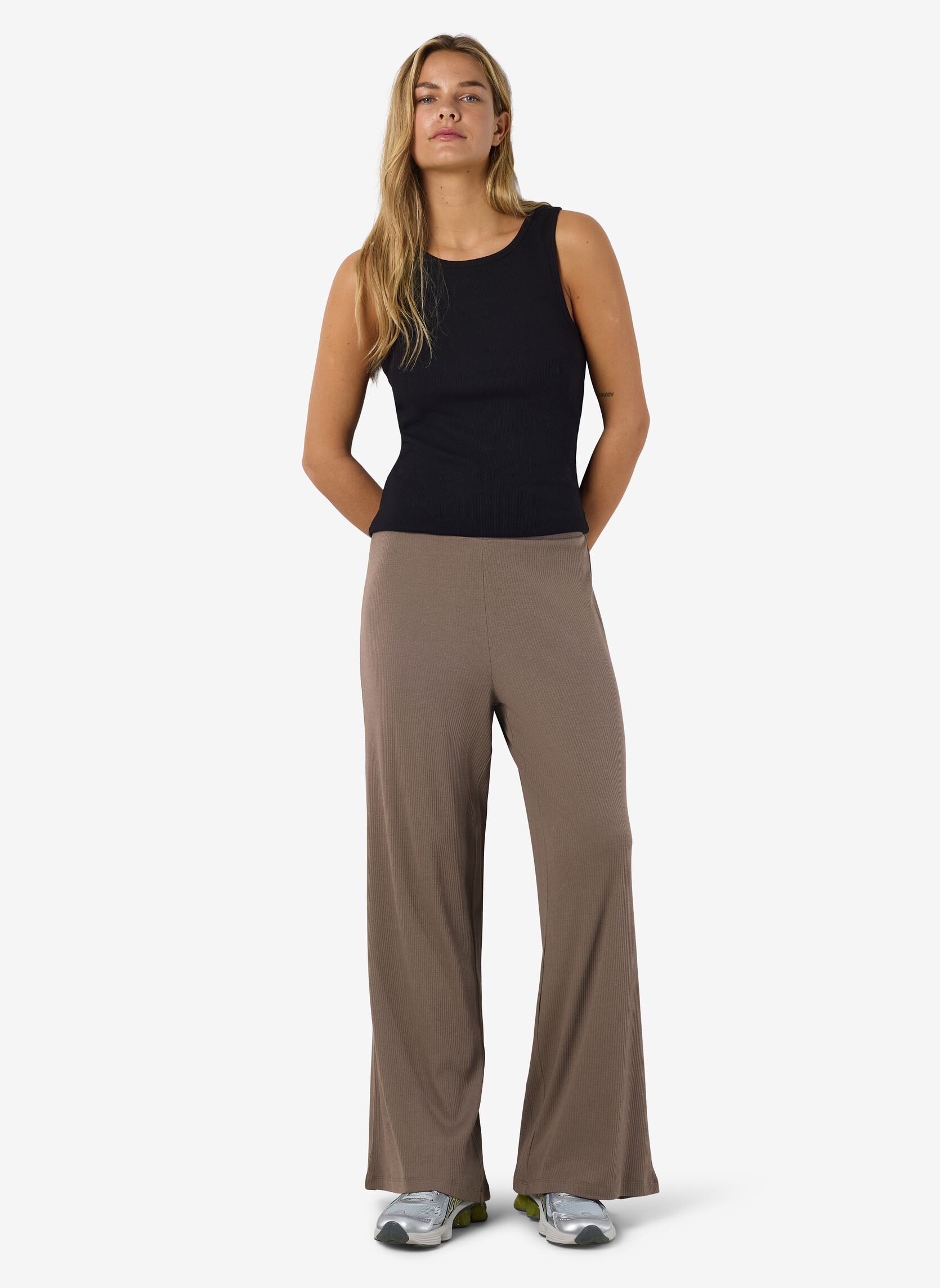Wijde broeken Nmpasa Nw Wide Pants Noos dames bruin Noisy May Wijde broeken Nmpasa Nw Wide Pants Noos dames bruin MOREL