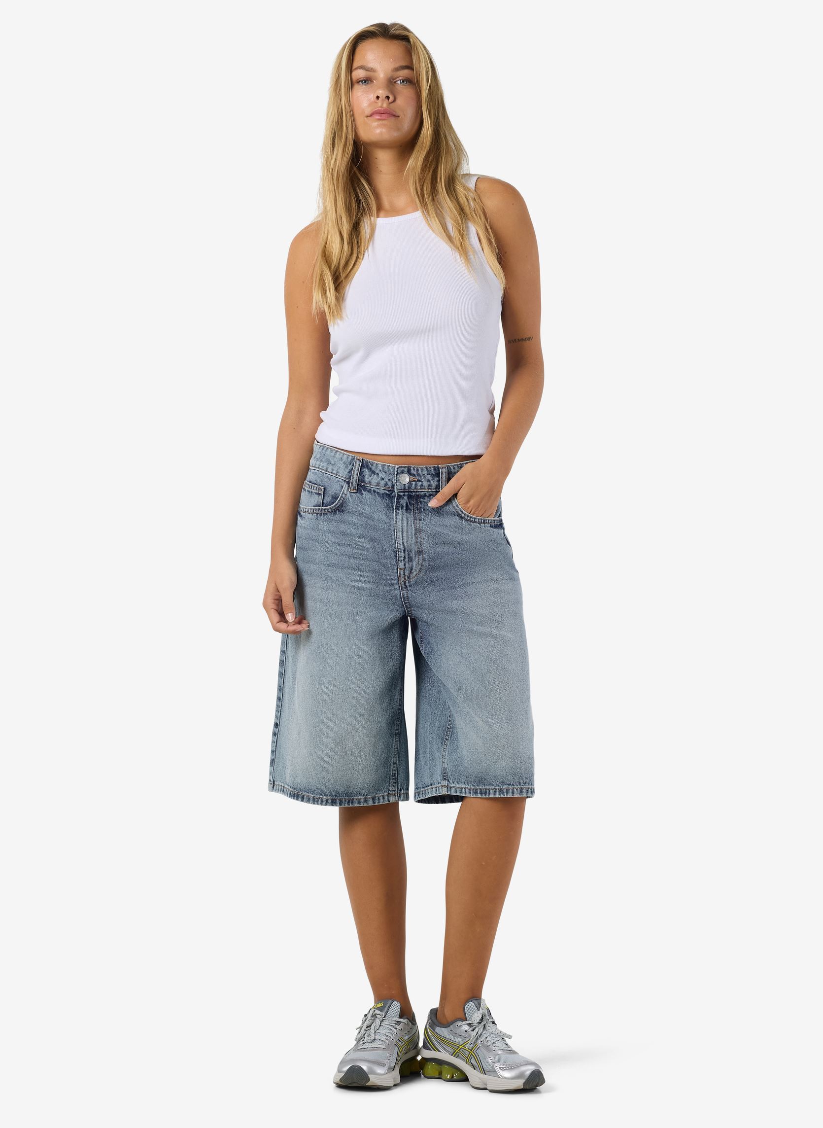 Shorts Nmmindie Nw Bermuda Shorts Az411Lb Noos femme bleu Noisy May Shorts Nmmindie Nw Bermuda Shorts Az411Lb Noos femme bleu LIGHT BLUE DENIM